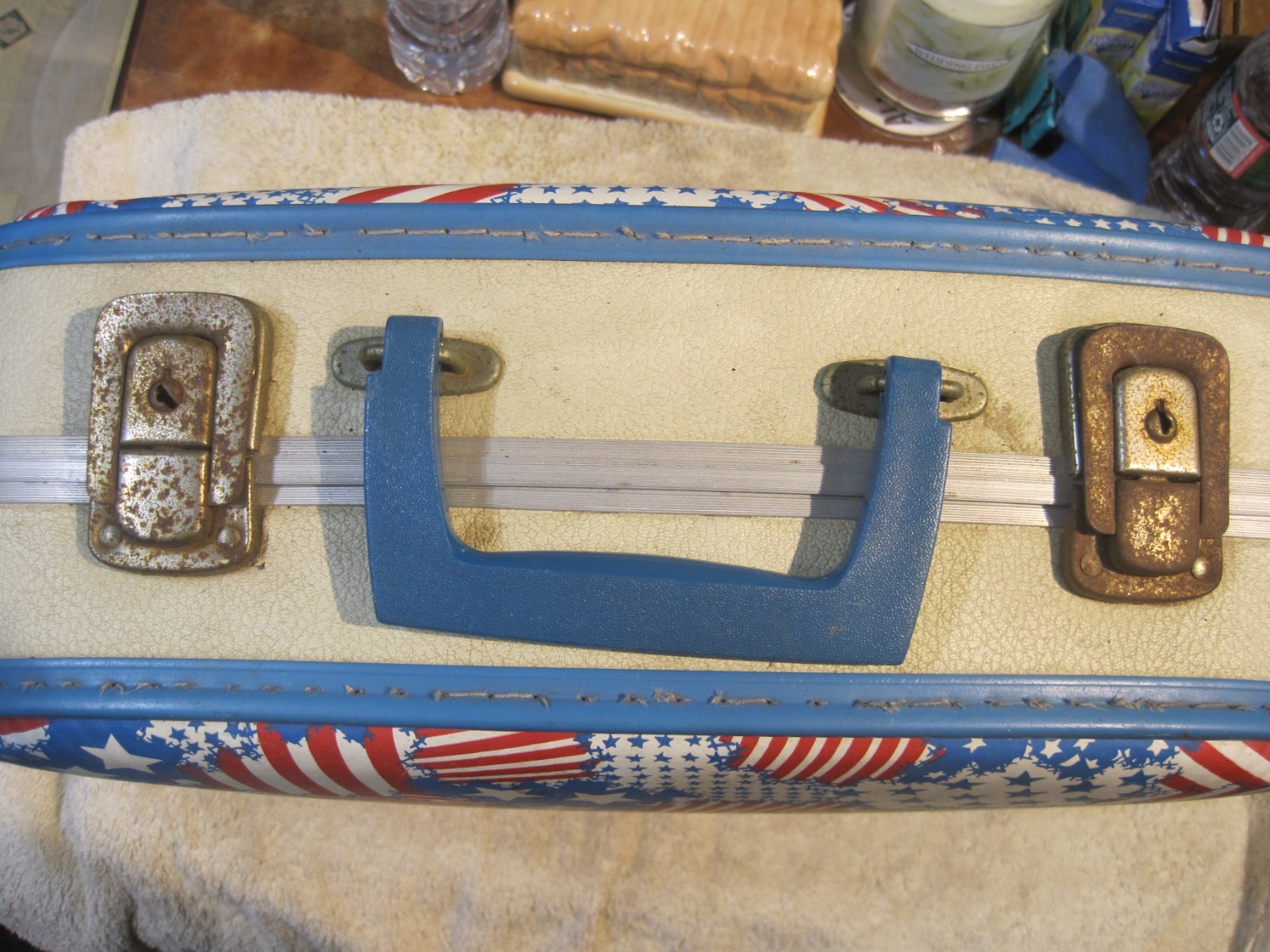 Vintage Patriotic/flag themed suitcase