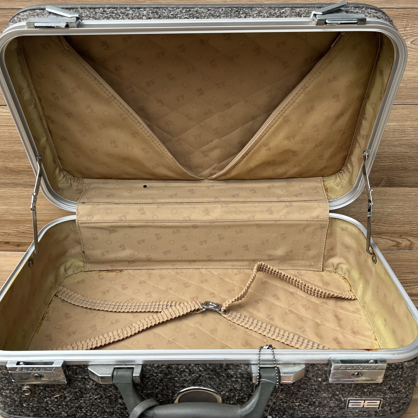VINTAGE 80’s Amelia Earhart British Tweeds Luxury Series Luggage Suitcase w Tags