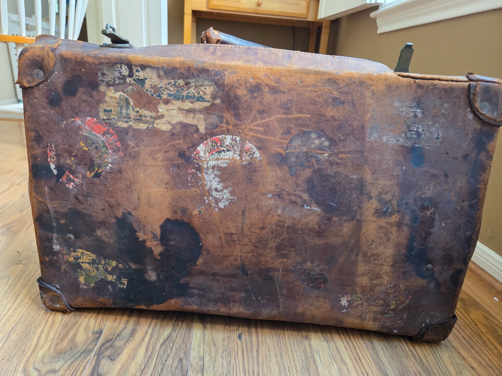 OLD Antique Leather Suitcase Luggage – 23” x 13″ x 7”