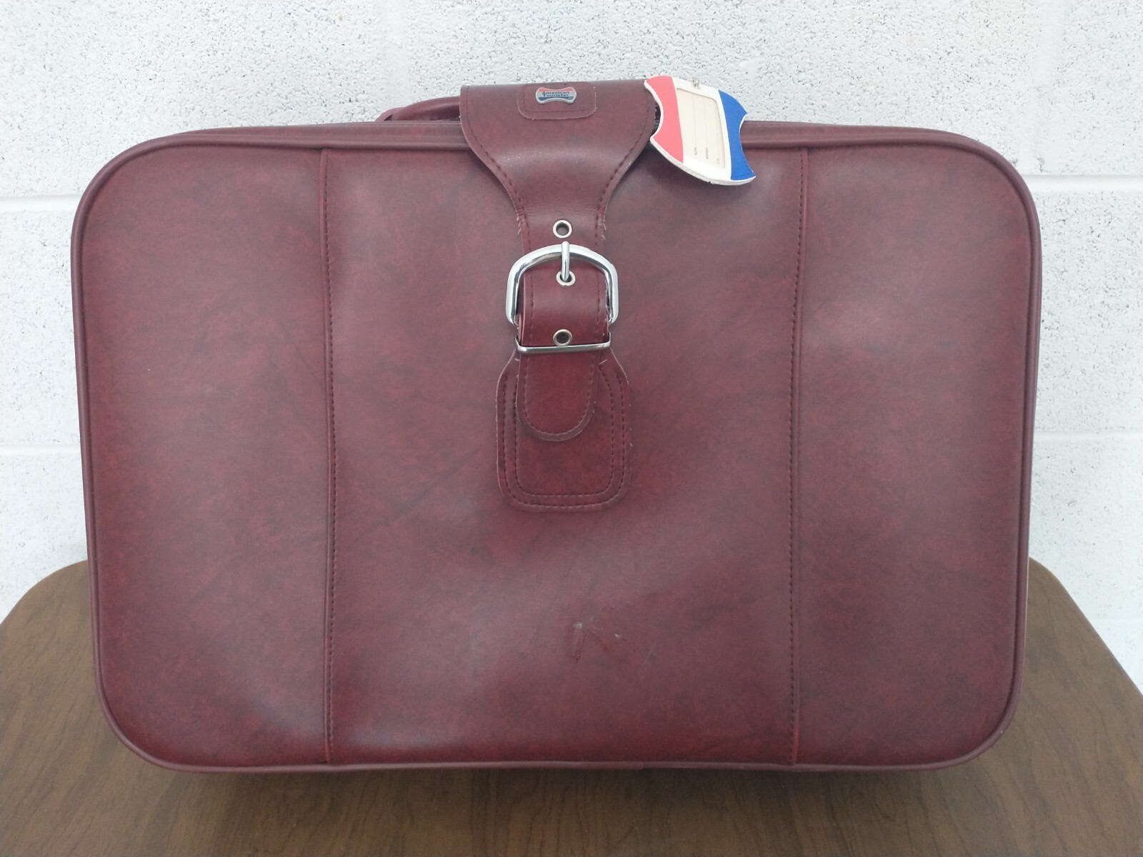 American Tourister Vintage Red Faux Leather 4 Piece Luggage Set 24×17 to Clutch