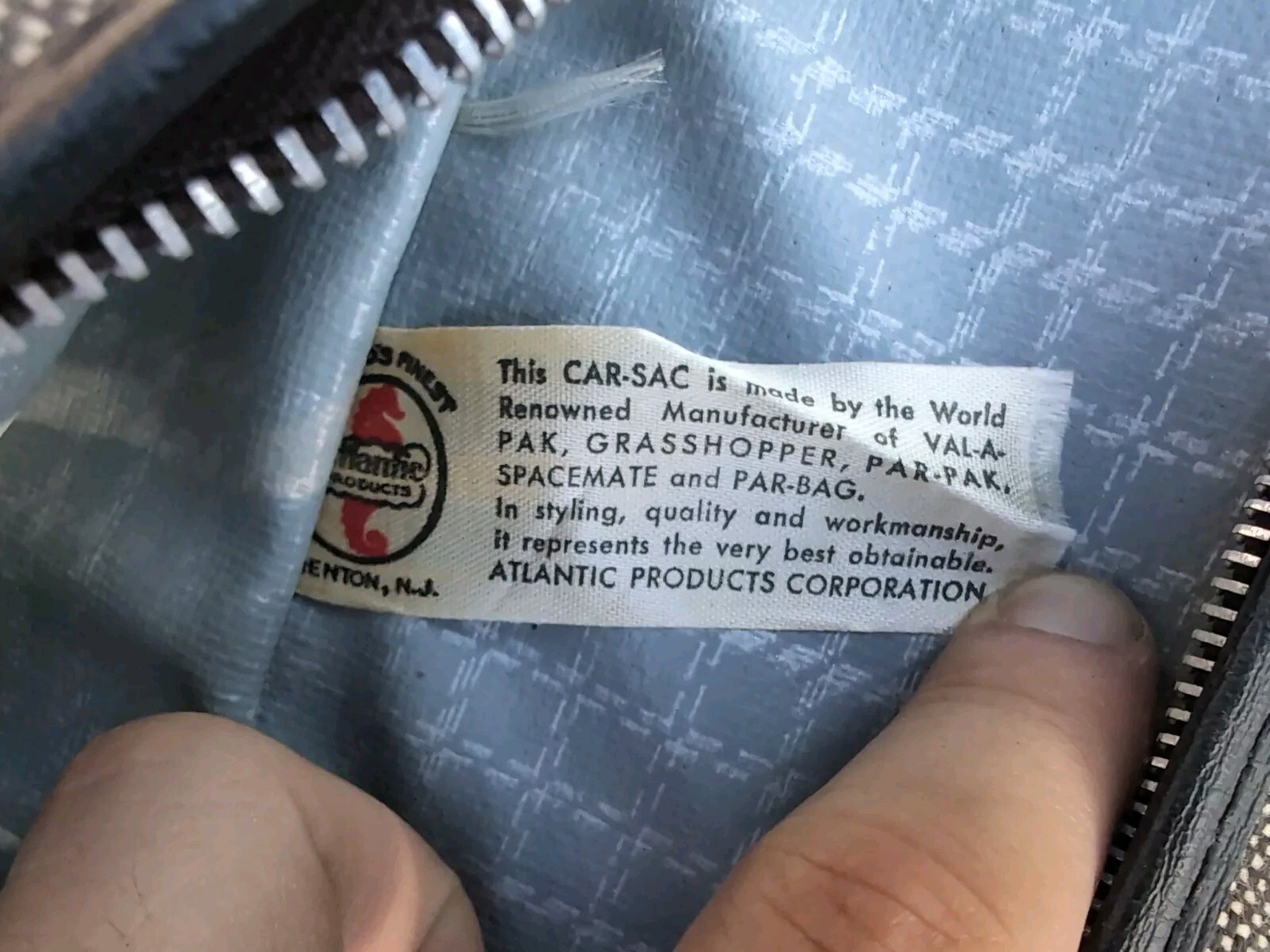 Atlantic – Texture Patterned Hanging Garment Bag – Est 1970 Collectible Vintage