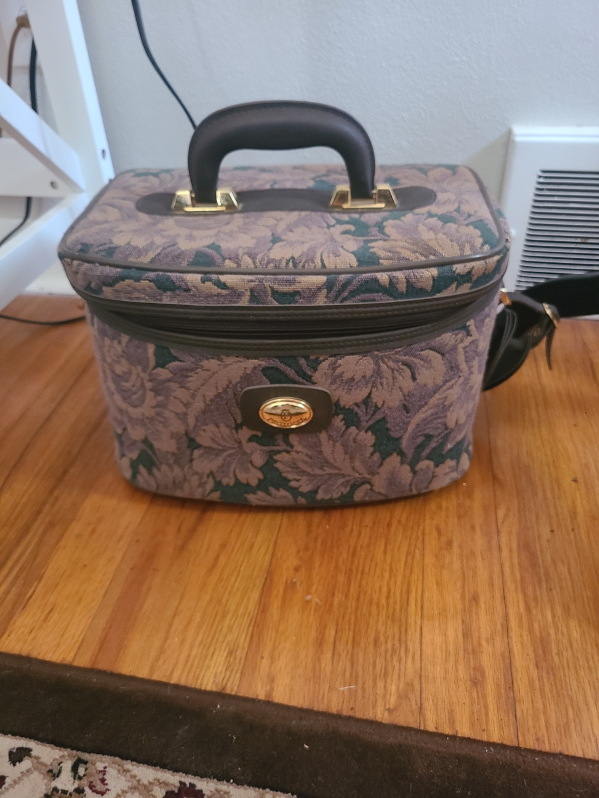 VTG Protocol Make Up Train Case 12″x8″x9″ Green Beige Floral Tapestry