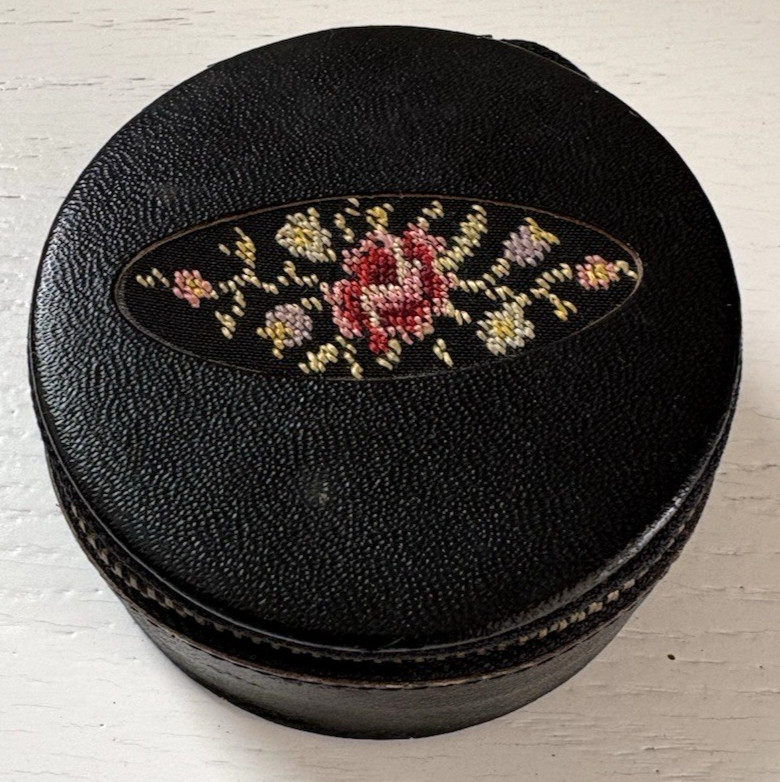 Vintage Small Round Leather Zippered Jewelry Case w/ Floral Embroidery 2-3/4″