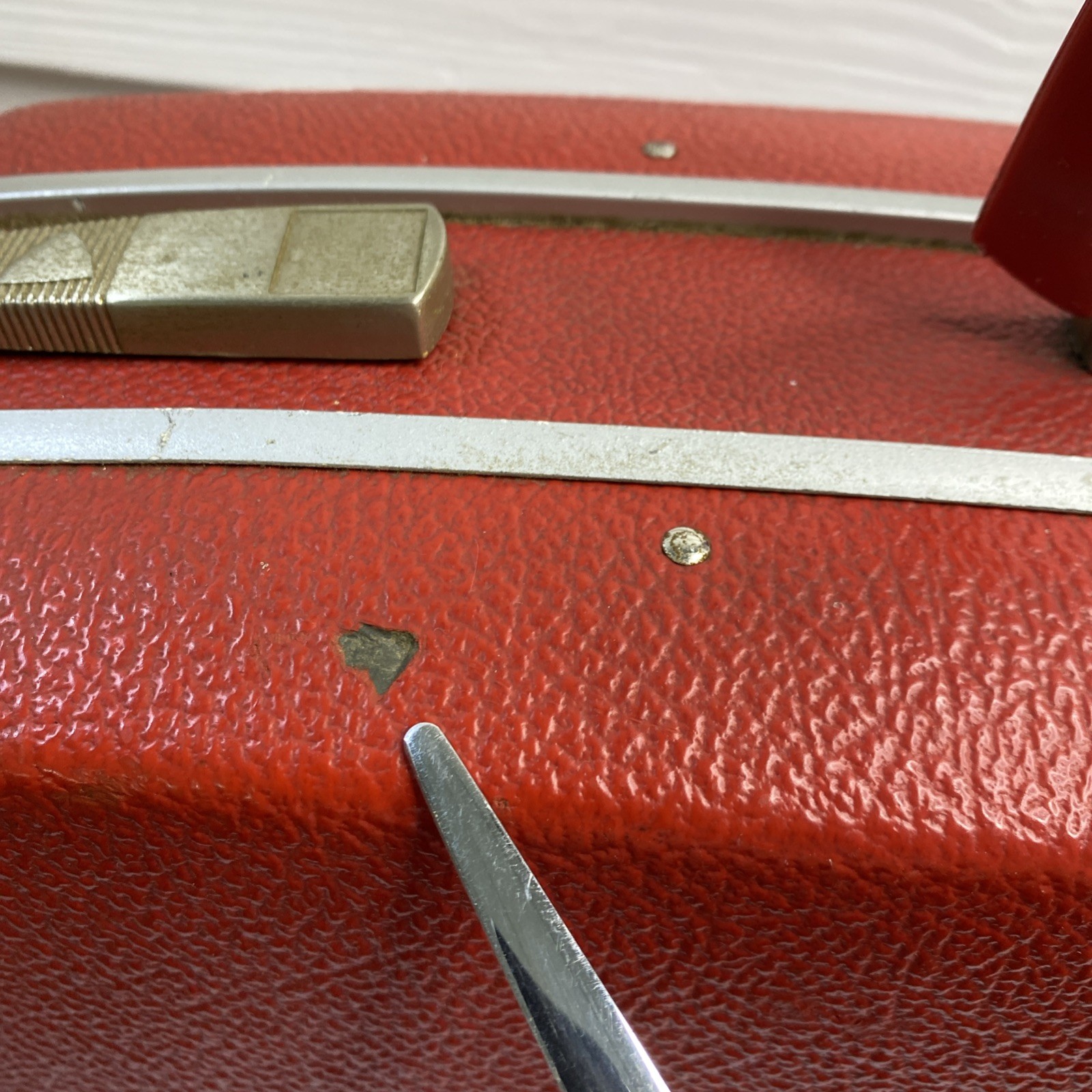 Vtg MCM Mid-Century 50s 60s Royal Traveller Suitcase luggage RED No Key Eclectic