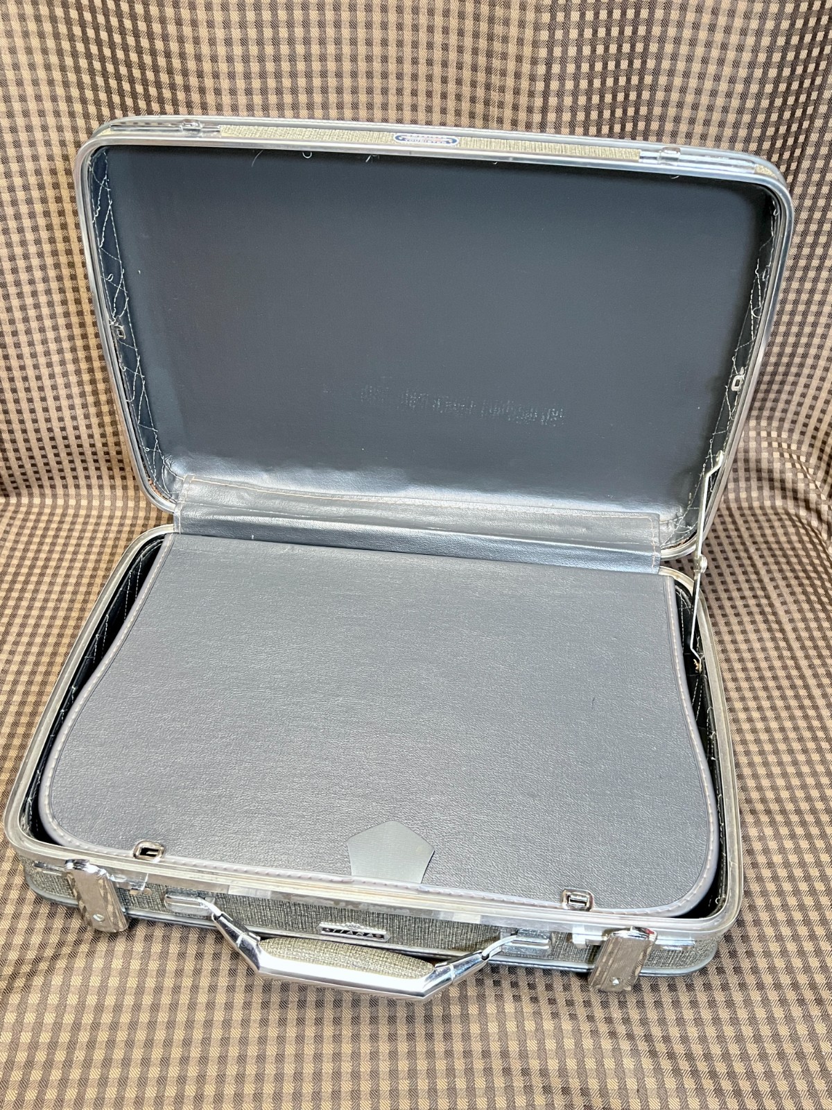 Vintage American Tourister Tiara 18×13″ Gray Hard Shell Suitcase Luggage Plaid