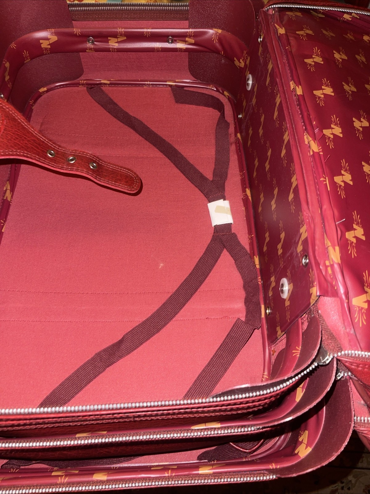 New Vista Vintage 1970s Burgundy Red 5 Piece Luggage Set Nesting Suitcases MCM