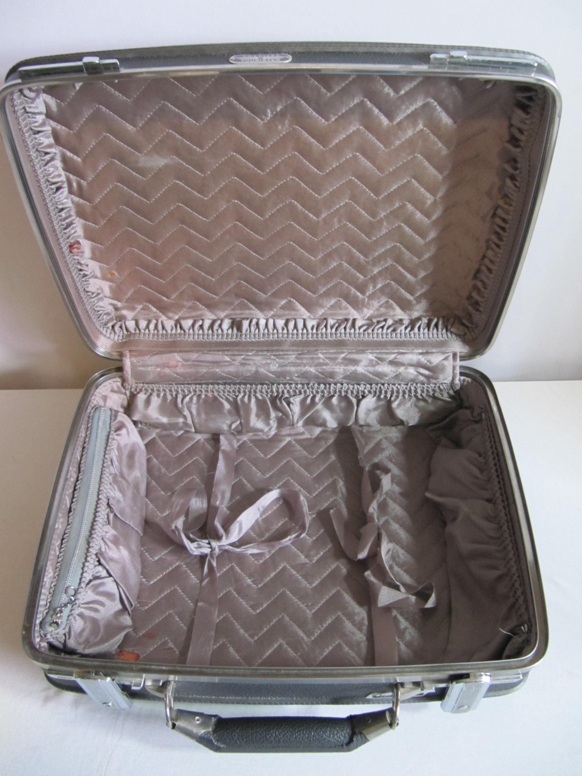 VTG American Tourister Tri-Taper Black Hard shell Suitcase Luggage-16x6x12-w/Key
