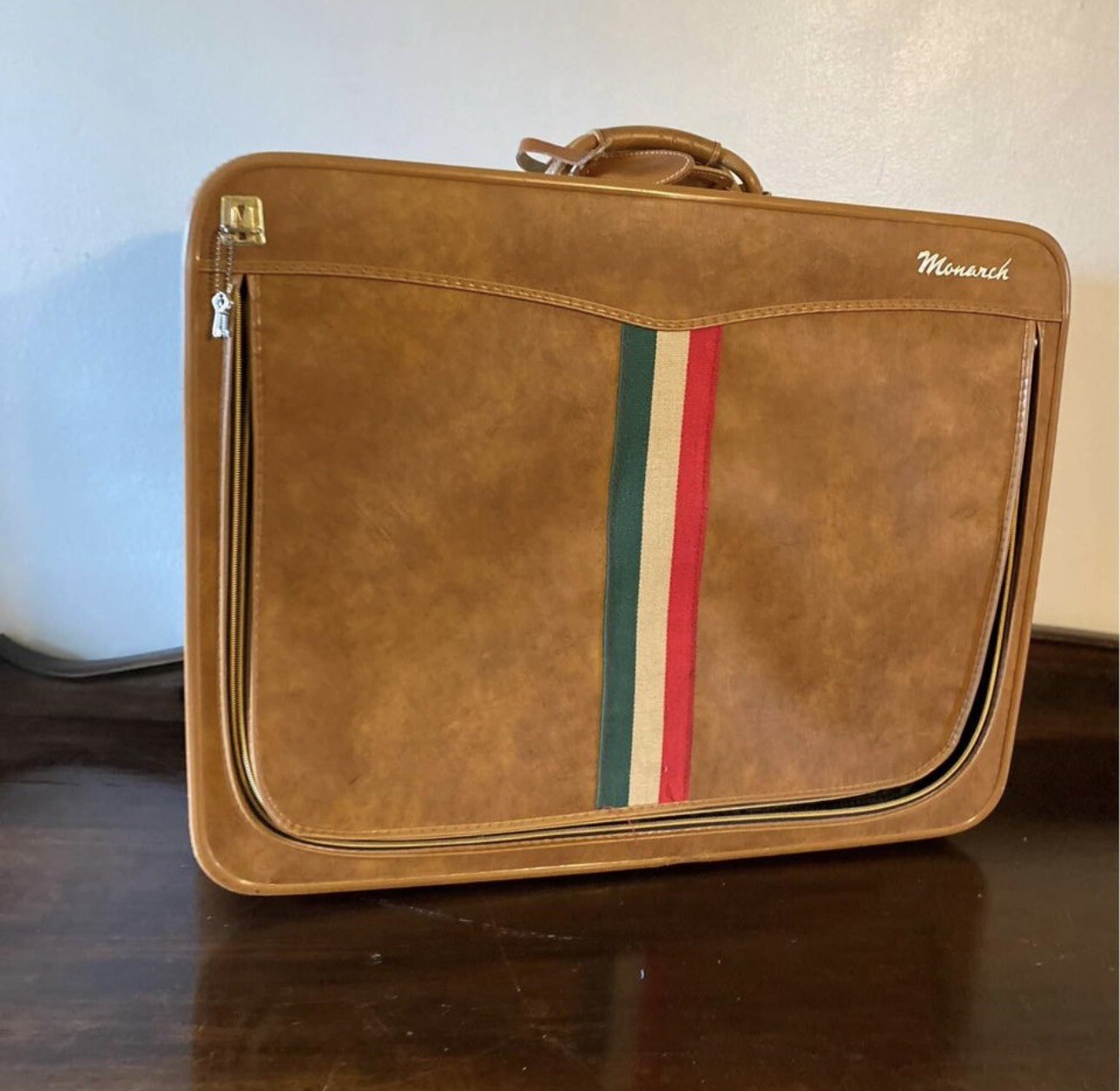 Vintage 1970’s Monarch Suitcase Set w/Locking Key Italian Flag Logo