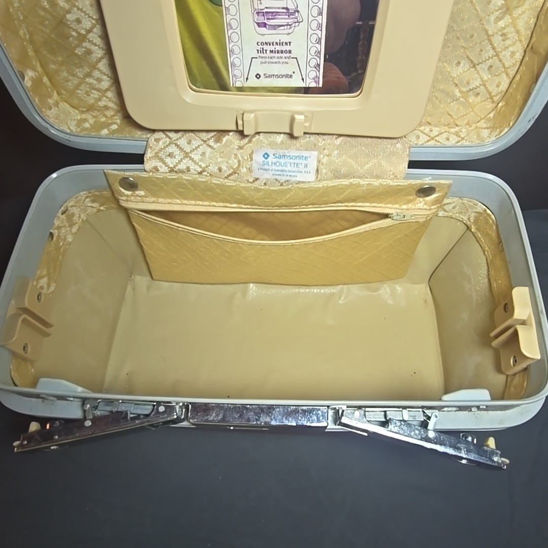 Vintage Samsonite Silhouette II Train Case Makeup Hard Shell Maroon No Key/Tray