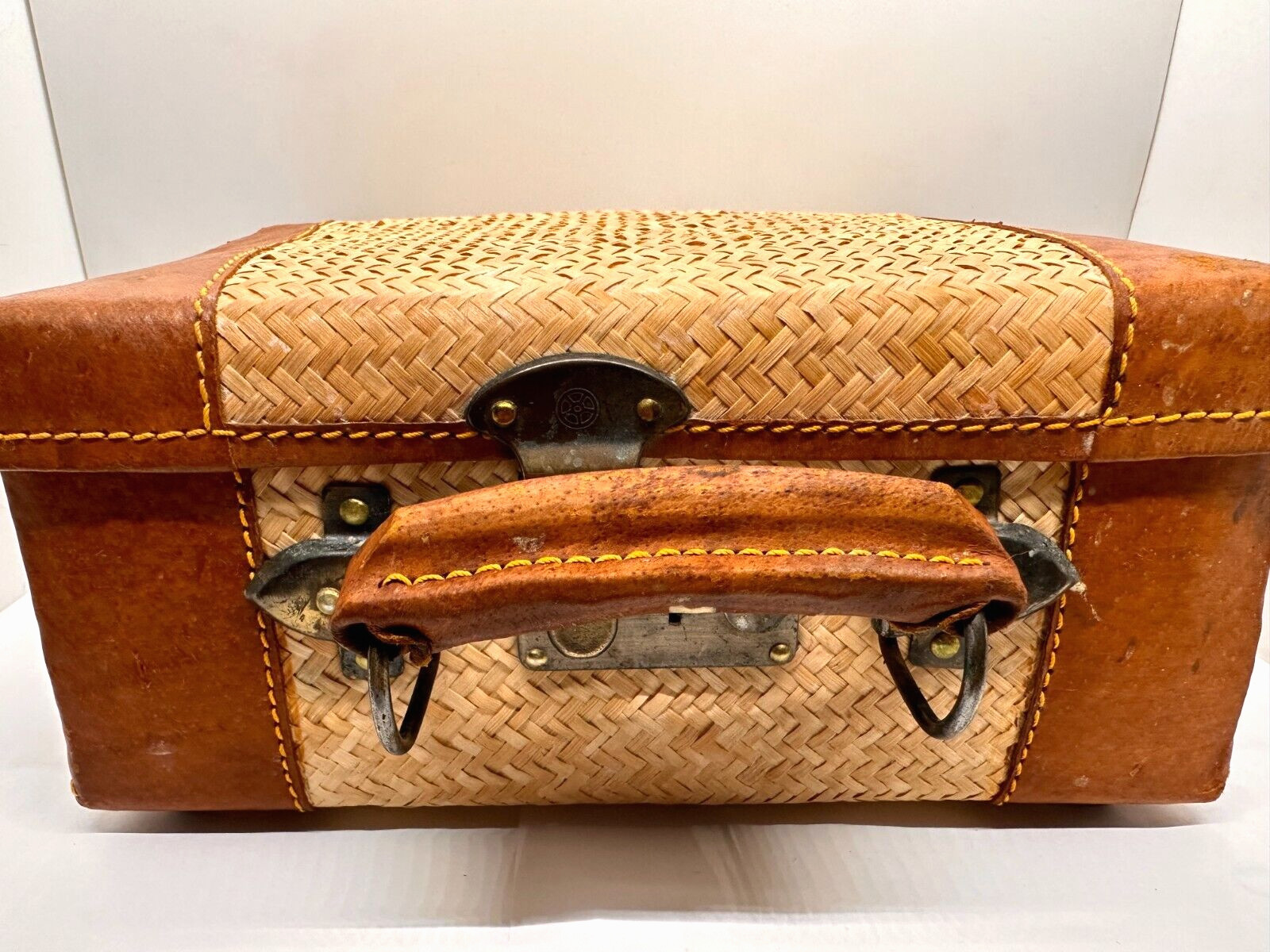 VTG Wicker /Reed and Leather suitcase – Footed