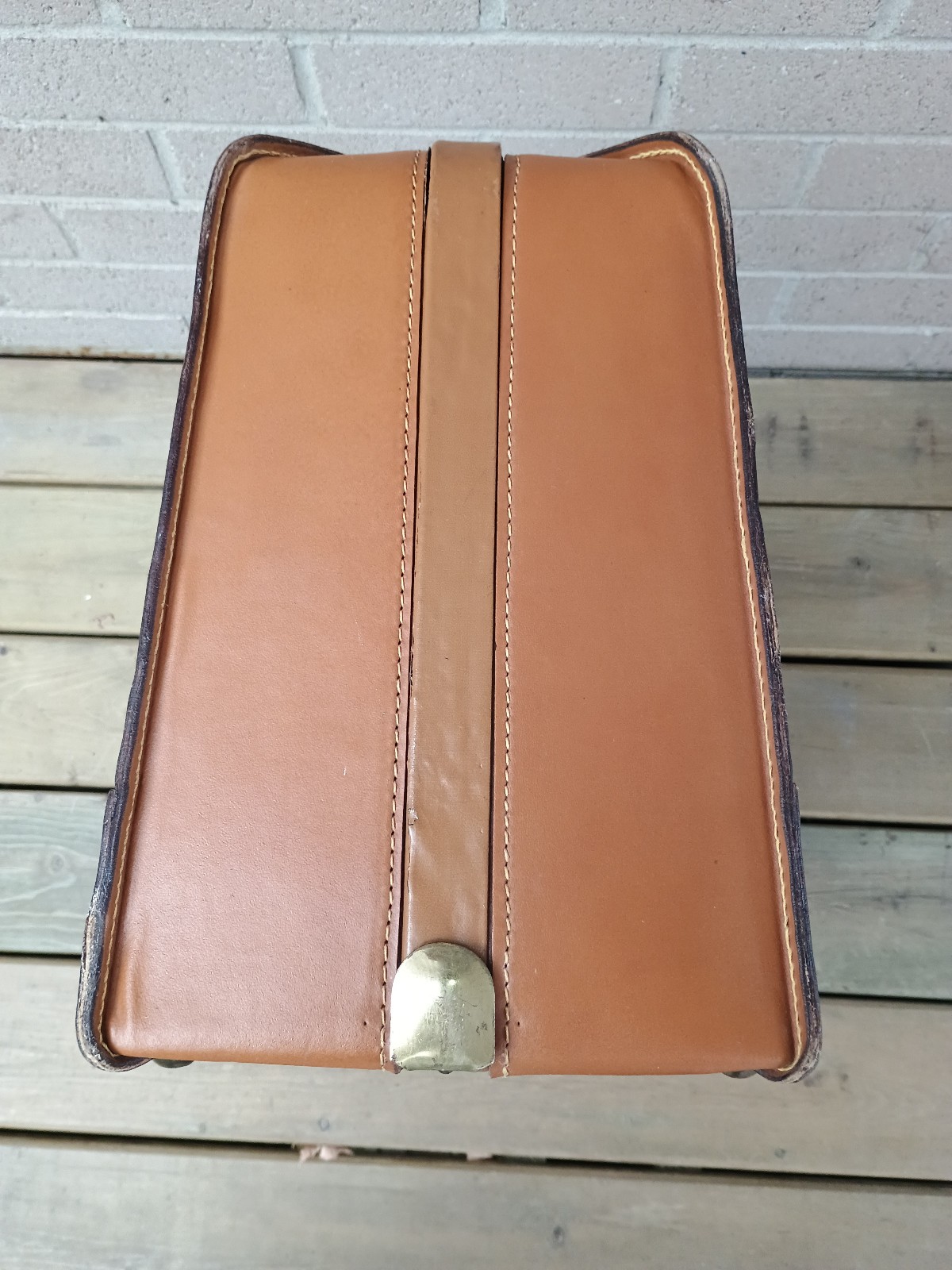 Vintage Acme Luggage brow leather brass hardware suitcase in great conditions