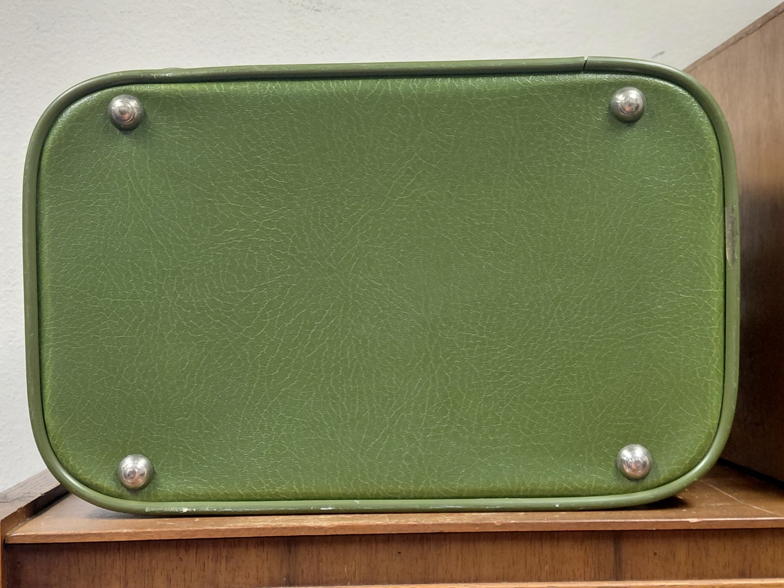 Vtg Amelia Earhart MCM Green Train Case w Cosmetic Bag Mirror ID Tag NO KEY VGUC