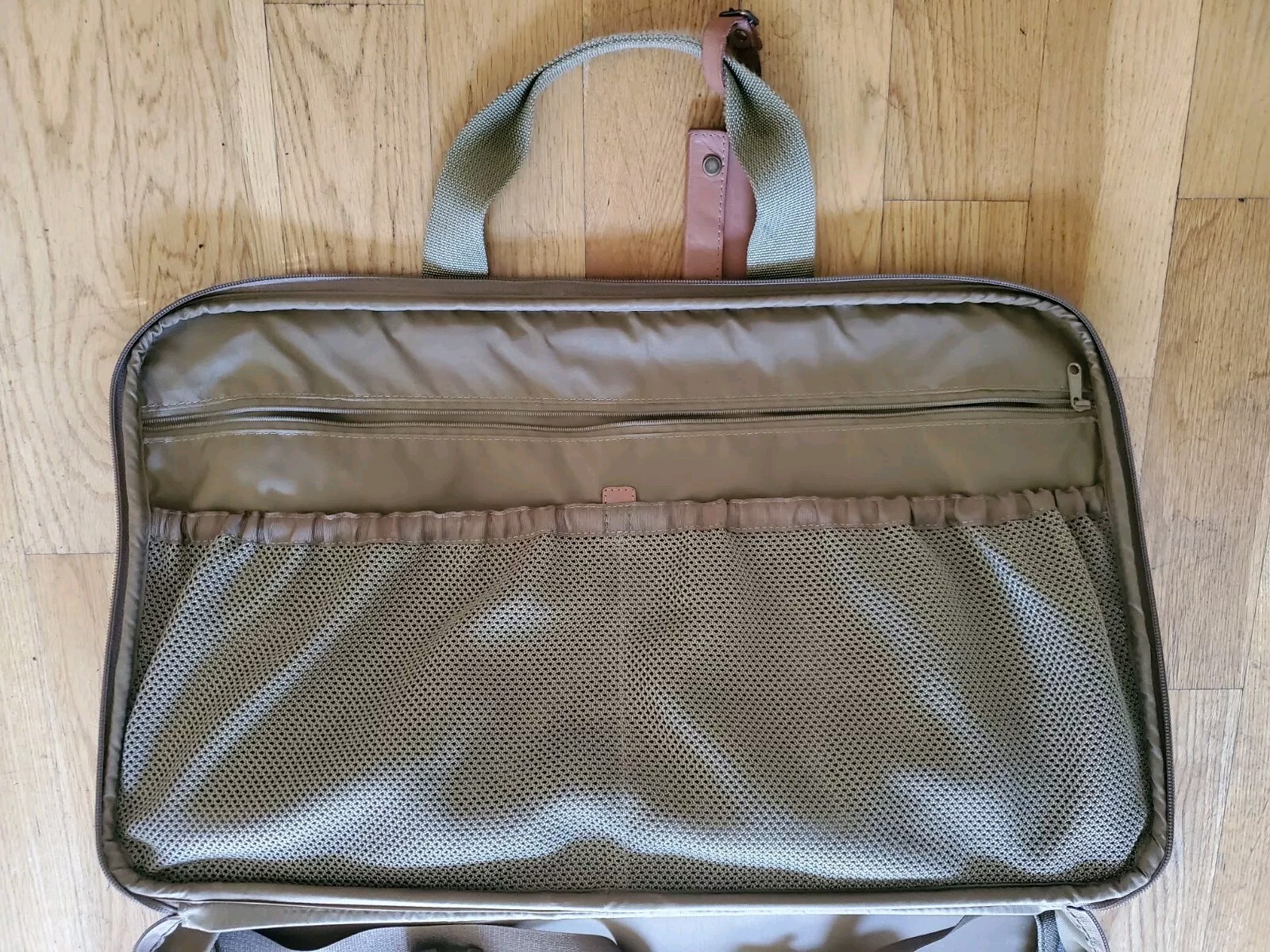 Hartmann Olive Green Nylon Shoulder Strap Carry On Travel Luggage Duffel Bag.