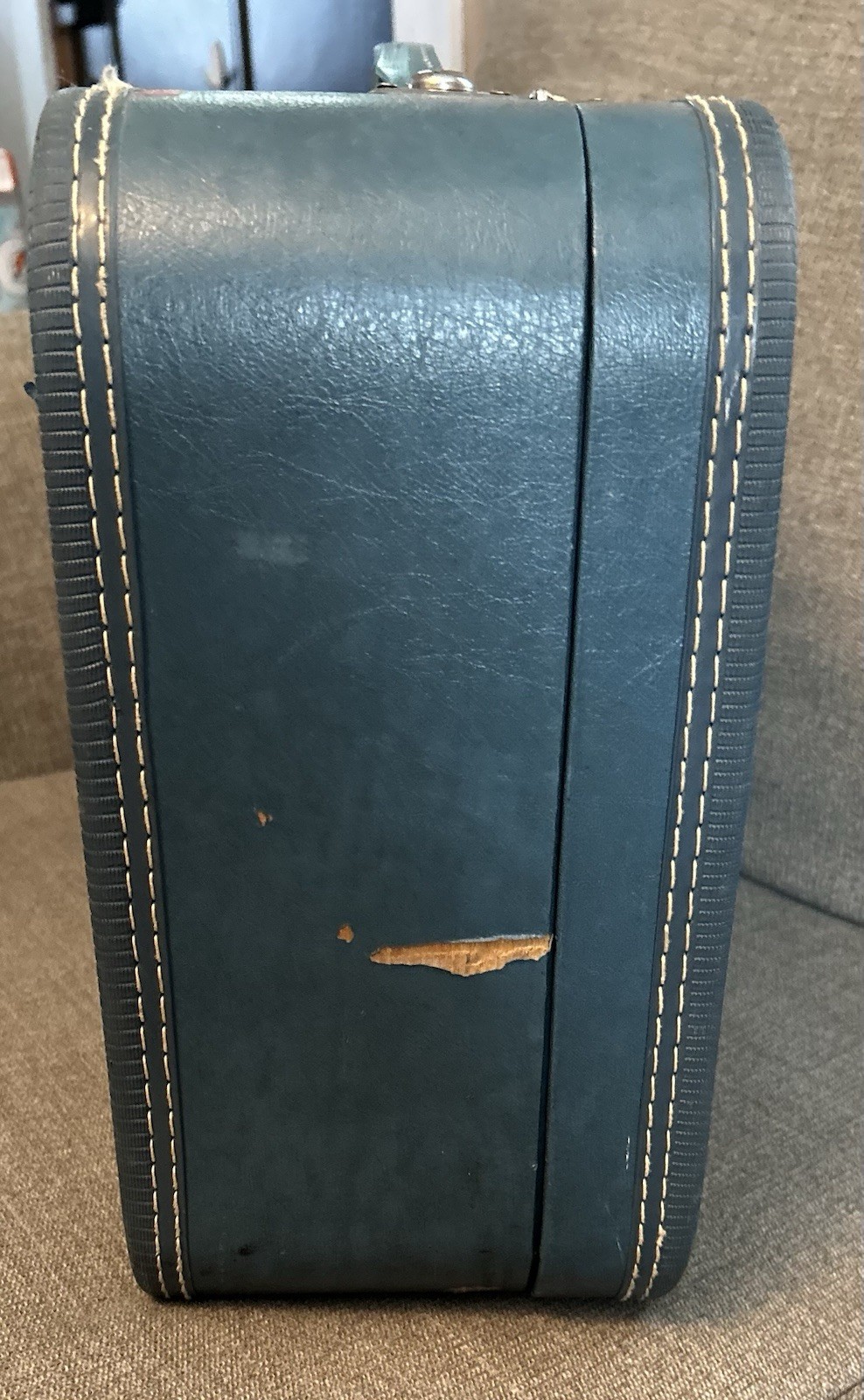 Vintage Royal Traveller Hard Sided Shell Suitcase Luggage Blue 23×18″ 1960’s