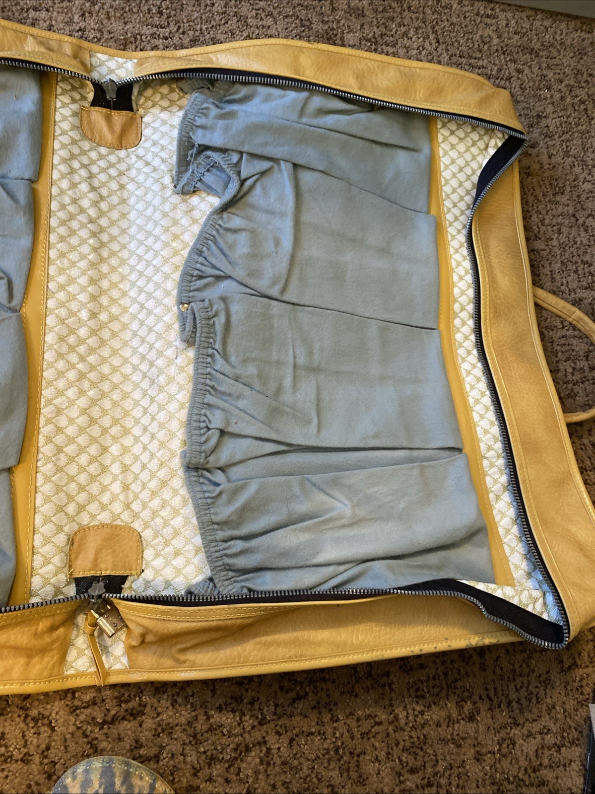VTG Travel Shoe Bag by Ventura Tan/Yellow Faux Leather Tote Lock Key Tag
