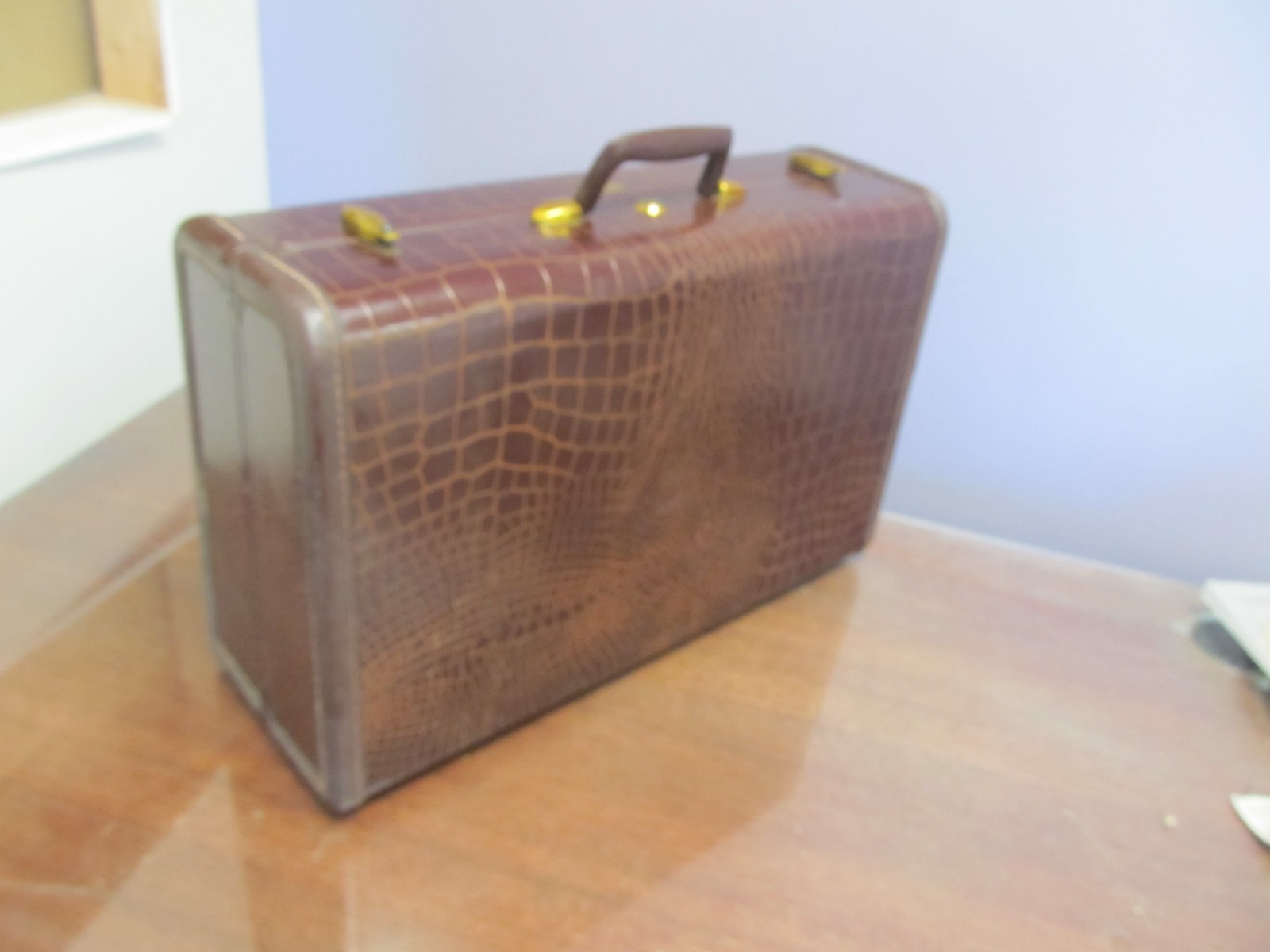 VINTAGE Samsonite 4121 Shwayder Faux Alligator Suitcase Train Luggage 21x13x8