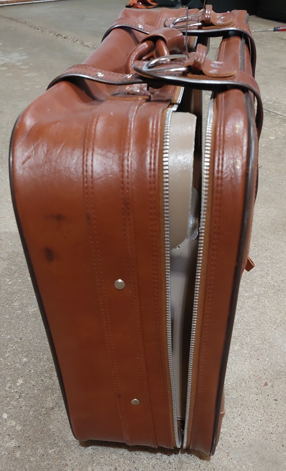 Vintage Leather Suitcase With Buckles Along With Zipper Medium Brown Read Des.