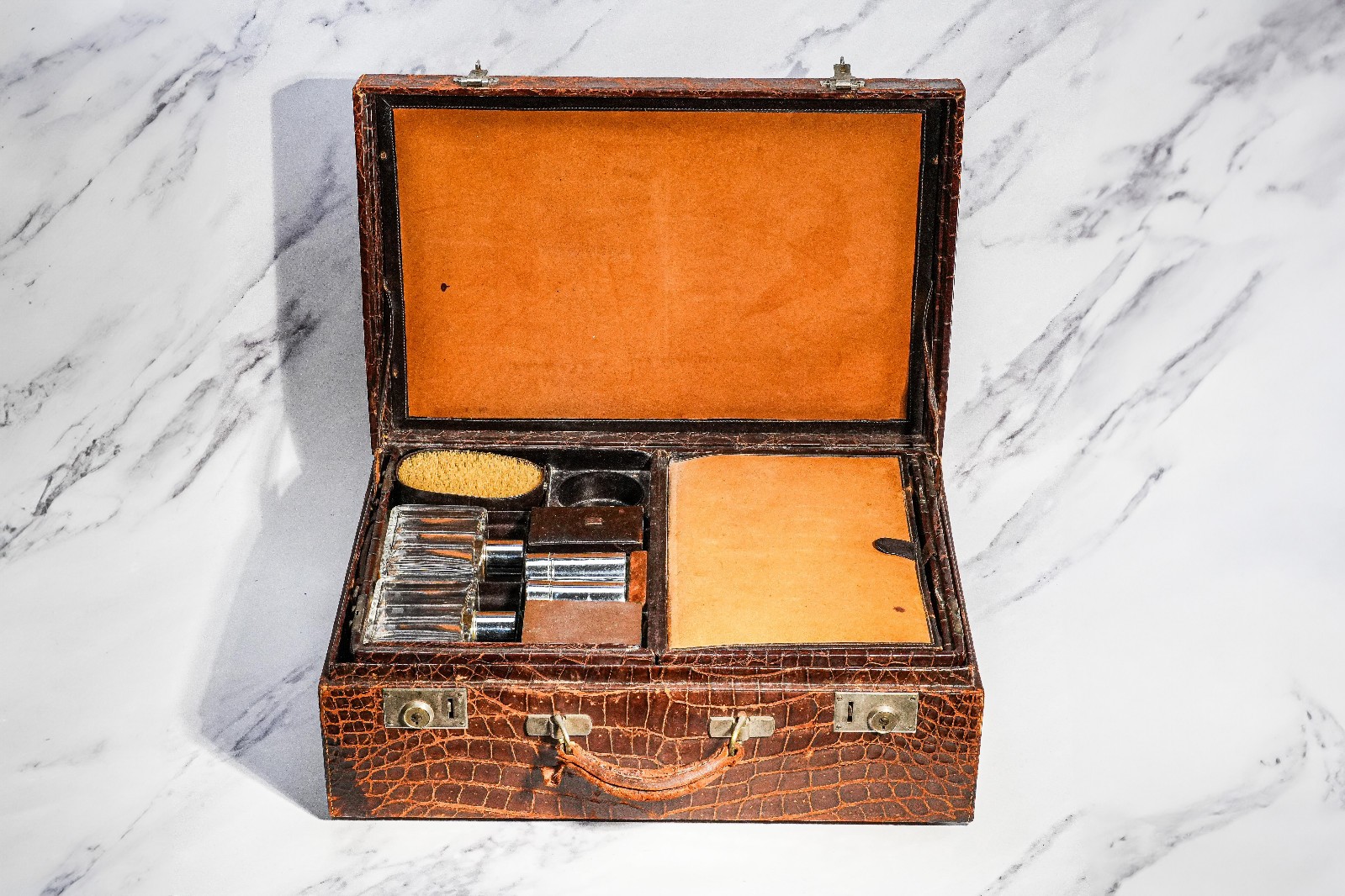 Amazing Antique Crocodile Leather Suitcase Luggage Home Decor Prop Toiletry Set