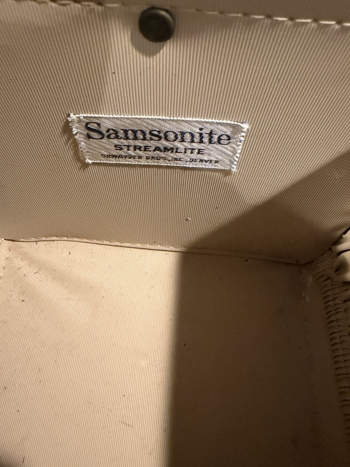Vintage Samsonite Streamlite Shwayder Bros Cream Marble Train Case w/Key
