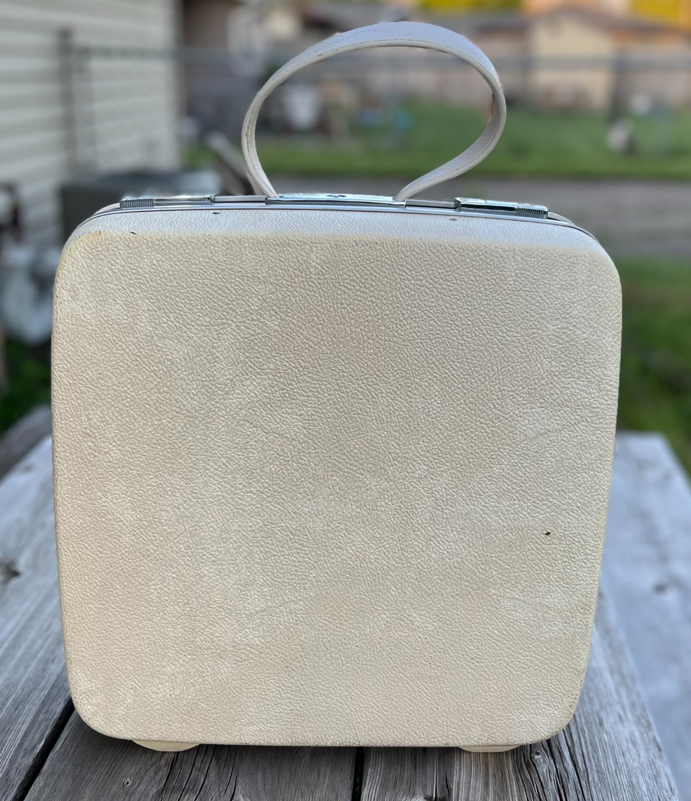 Vintage Royal Traveller Samsonite Companion Case 1960s White Hard Shell w/ Keys