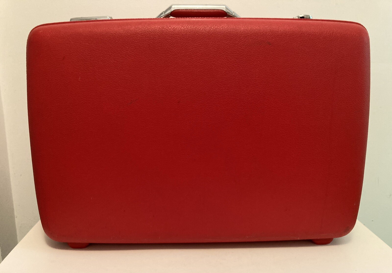 American Tourister Tiara Red Suitcase 23 x 17 Vintage Luggage w /Keys & Tag