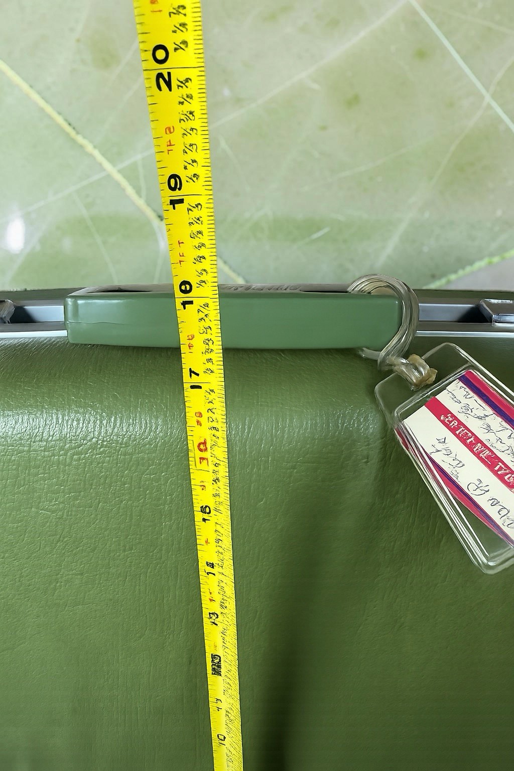 Royal Traveller Vintage Green Hard Shell Suitcase Train Case No Key 20″