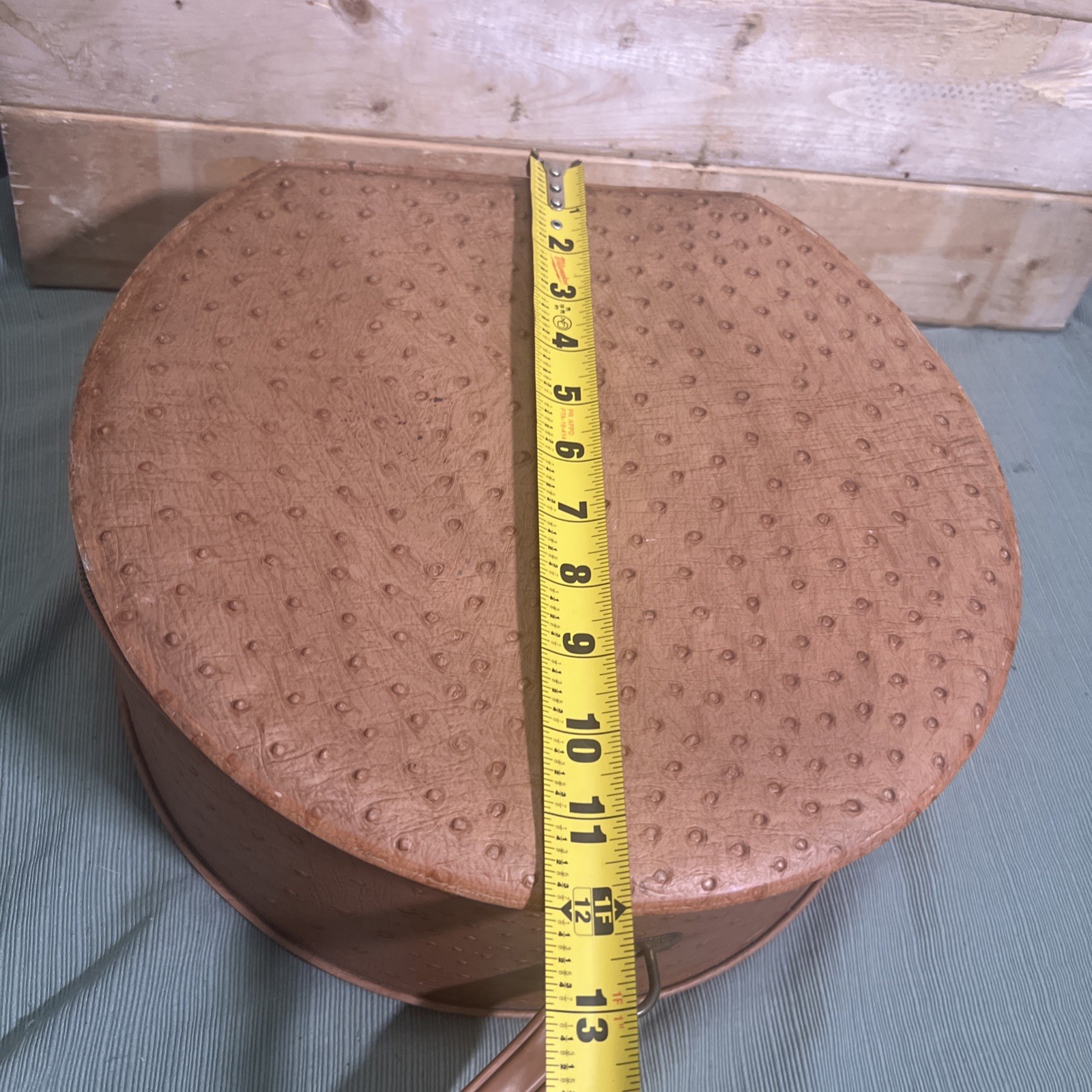 Vintage 1960’S Round Vanity Make-Up Travel Case Ostrich Leather Vinyl Barbie