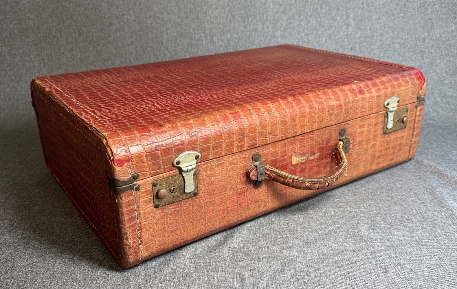 Vintage Red Leather Alligator Texture Suitcase Tan/Olive Interior MCM 21x14x6.5