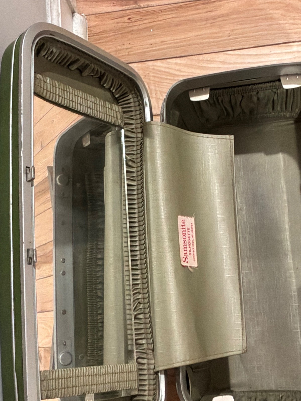 Vintage Samsonite Silhouette Olive Green Train Case Makeup Cosmetic Luggage