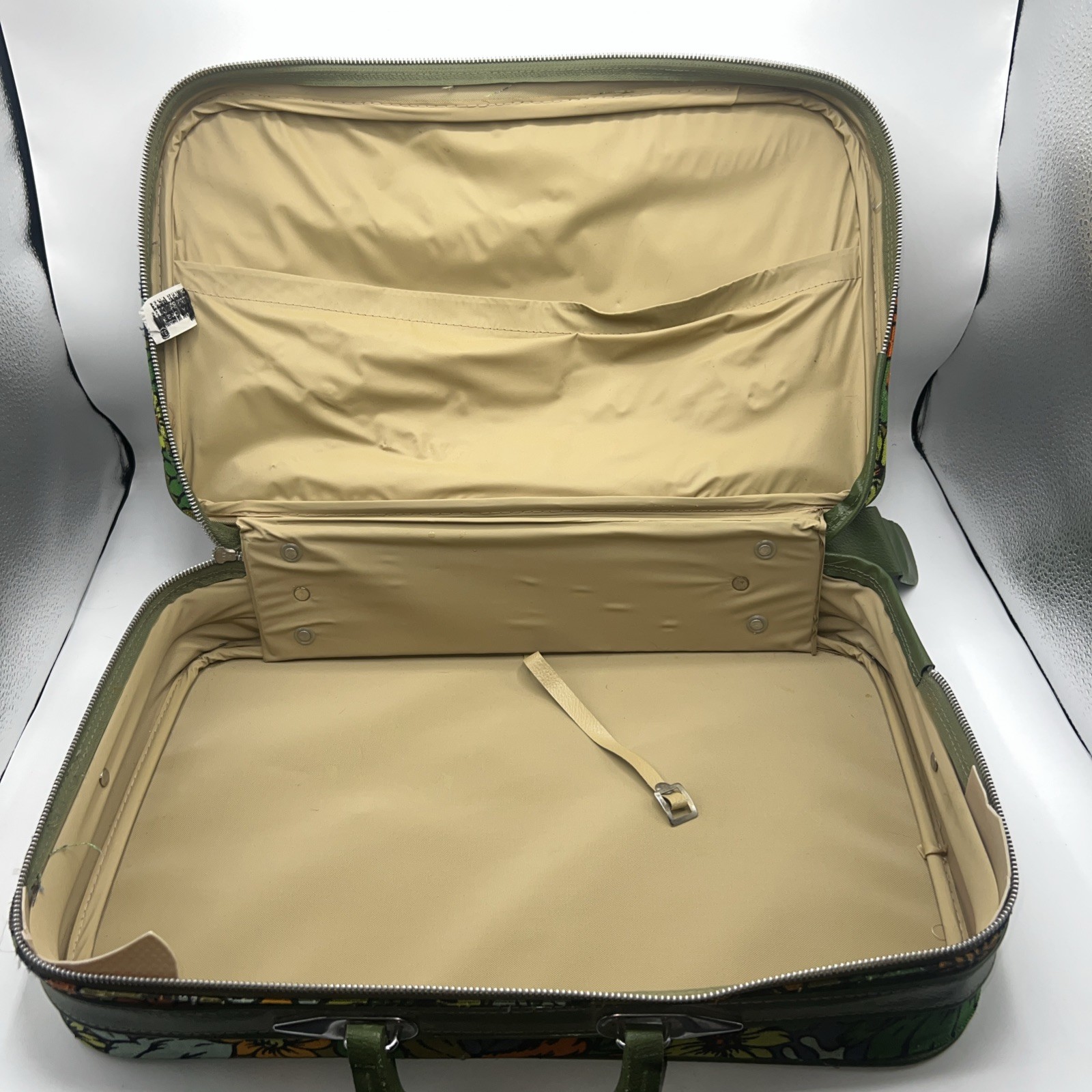BANTAM TRAVELWARE Vtg 1960’s Fabric/canvas Floral Suitcase Retro