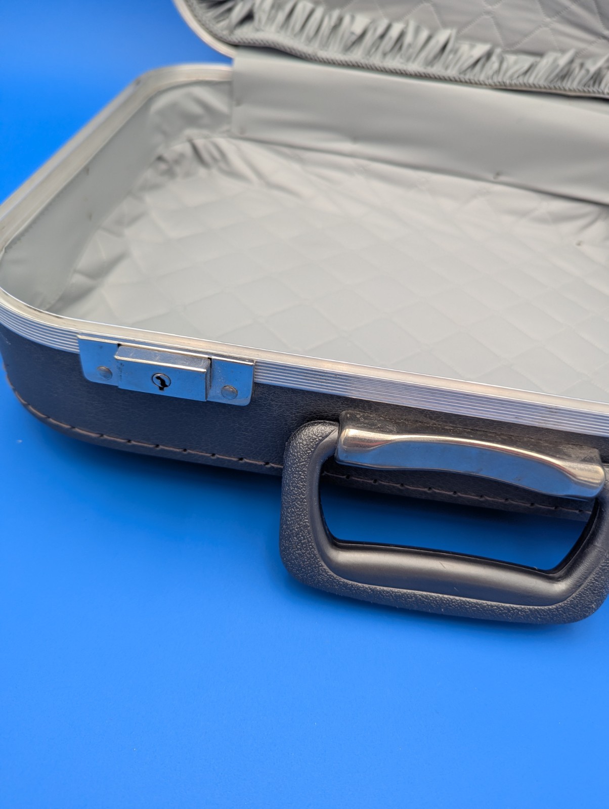 Suitcase Luggage Gray Hard Shell Metal Latches Mirror Inside Unbranded Vintage