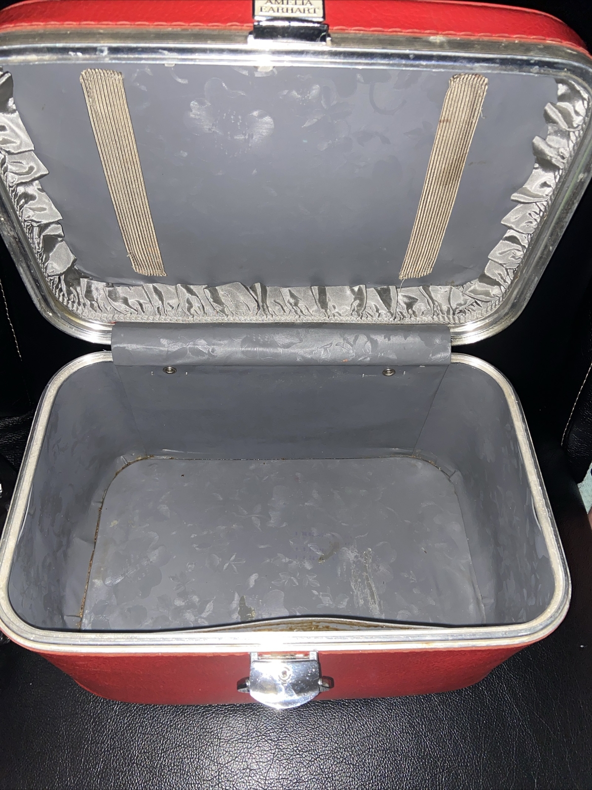 Vintage Amelia Earhart Cosmetic Travel Luggage Case Red No Key. No Mirror