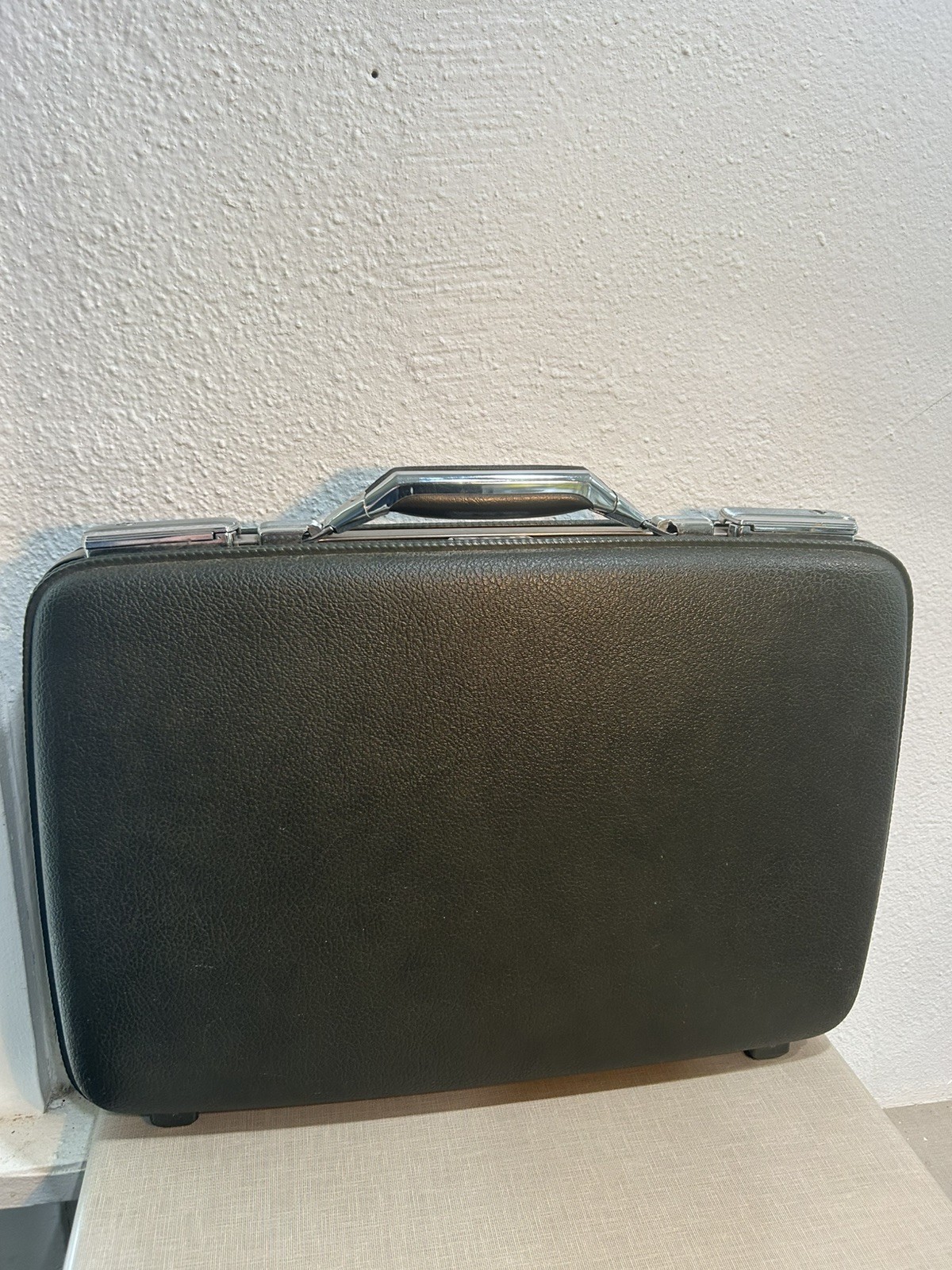 Vintage AMERICAN TOURISTER Slim Briefcase Attache Case Dark Green – No Key