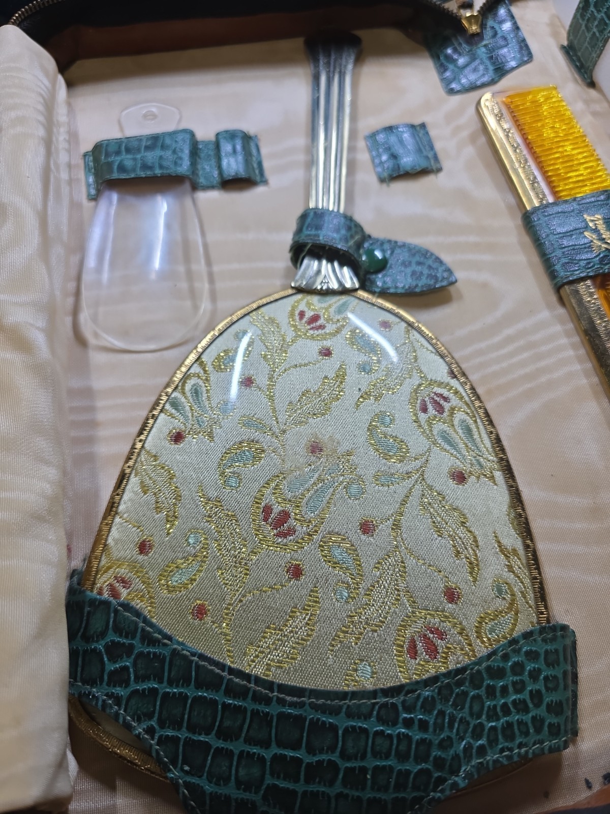 Green Leather Coronet Case with Embroidered Pattern Set
