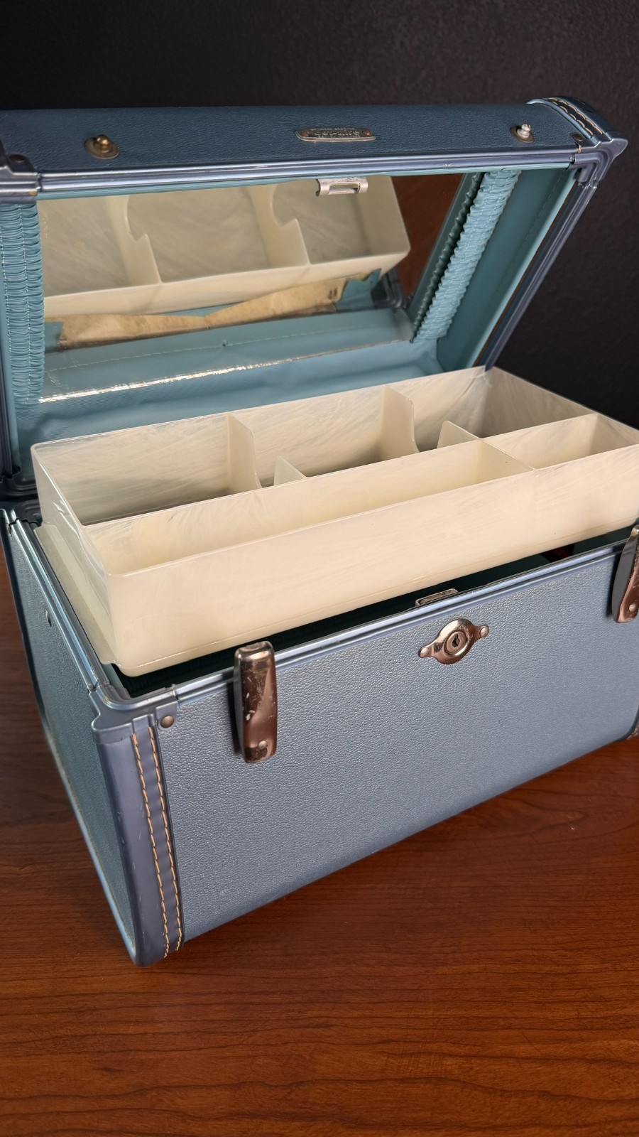 Vintage 1950s blue JET-AIRE train case with KEY tray small suitcase hard