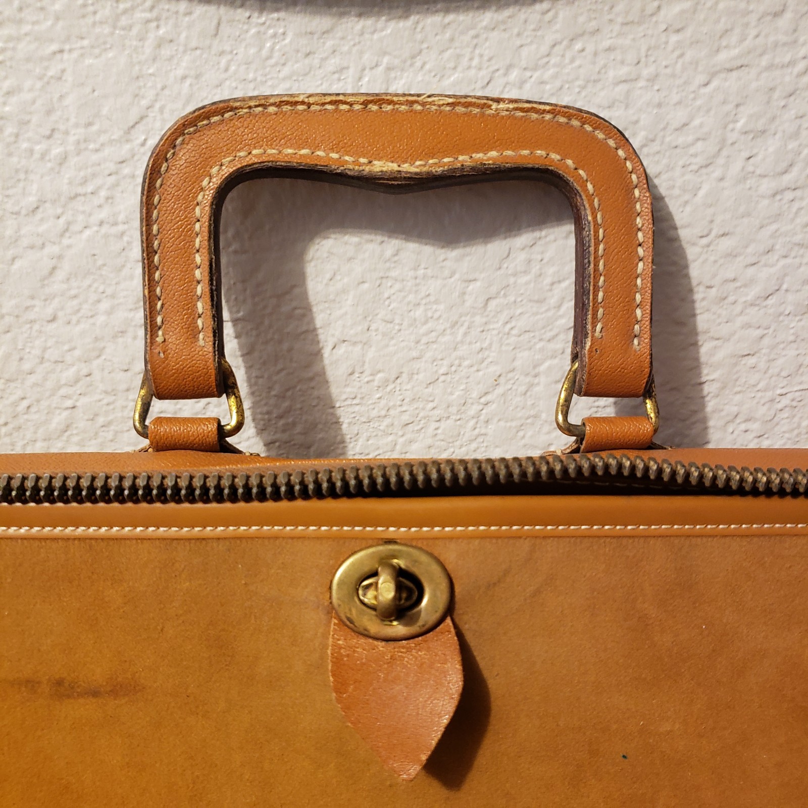 True Vintage ZippoGrip Hard Case Travel/Luggage Bag
