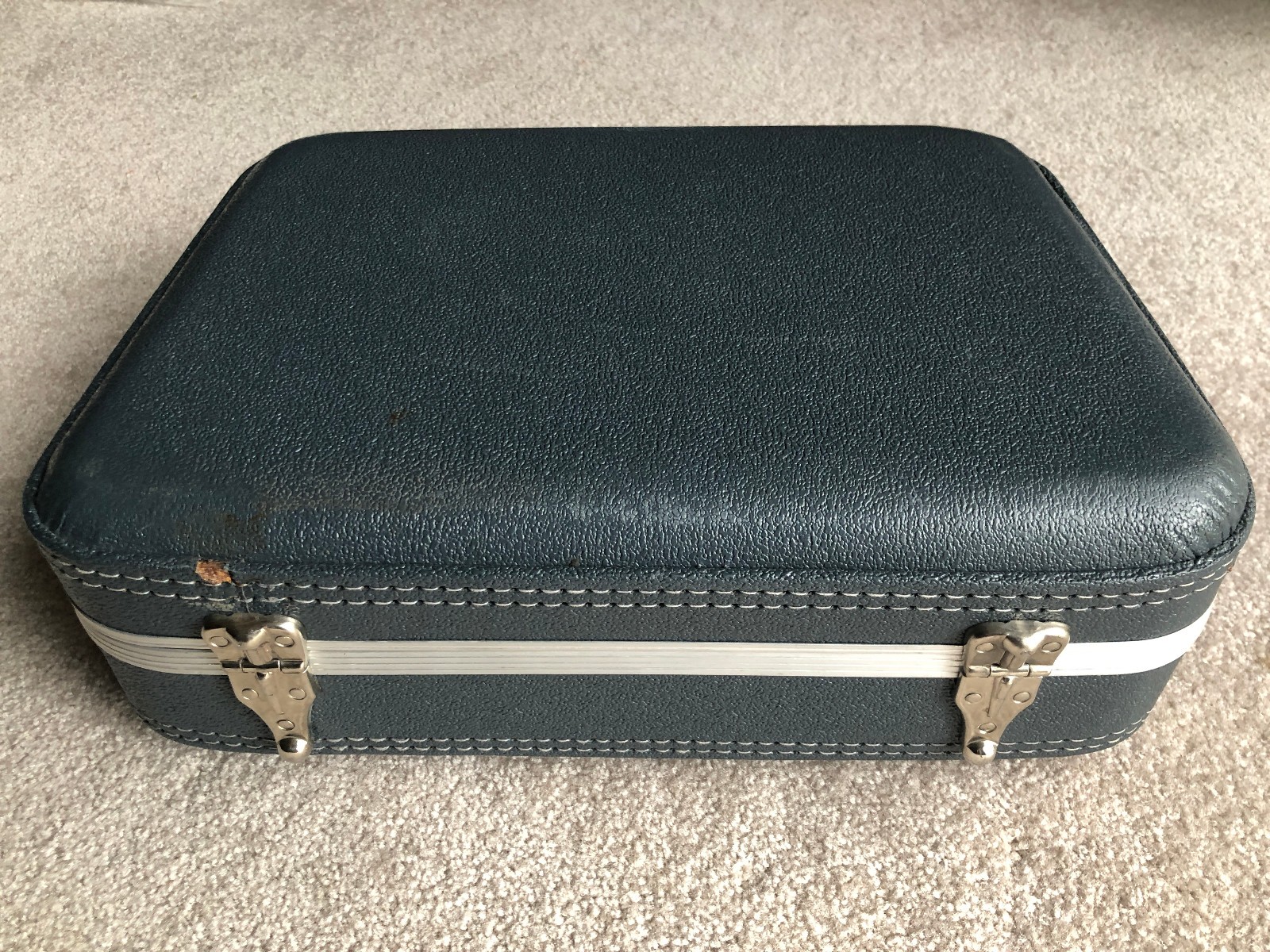 Unbranded Women’s Small Blue Vanity Train Travel Case 17” x 12” x 5” ~ VINTAGE