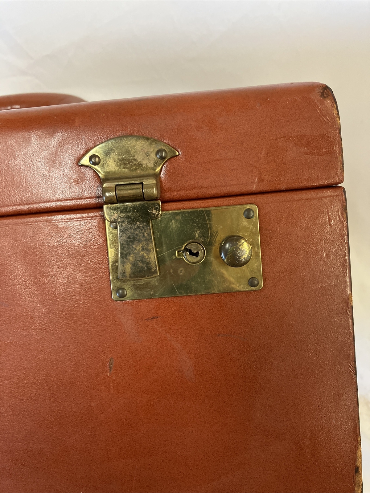 VTG Leather & Wood Travel/Storage Case w/mirror initials spell DBM 14×8.5×7 G