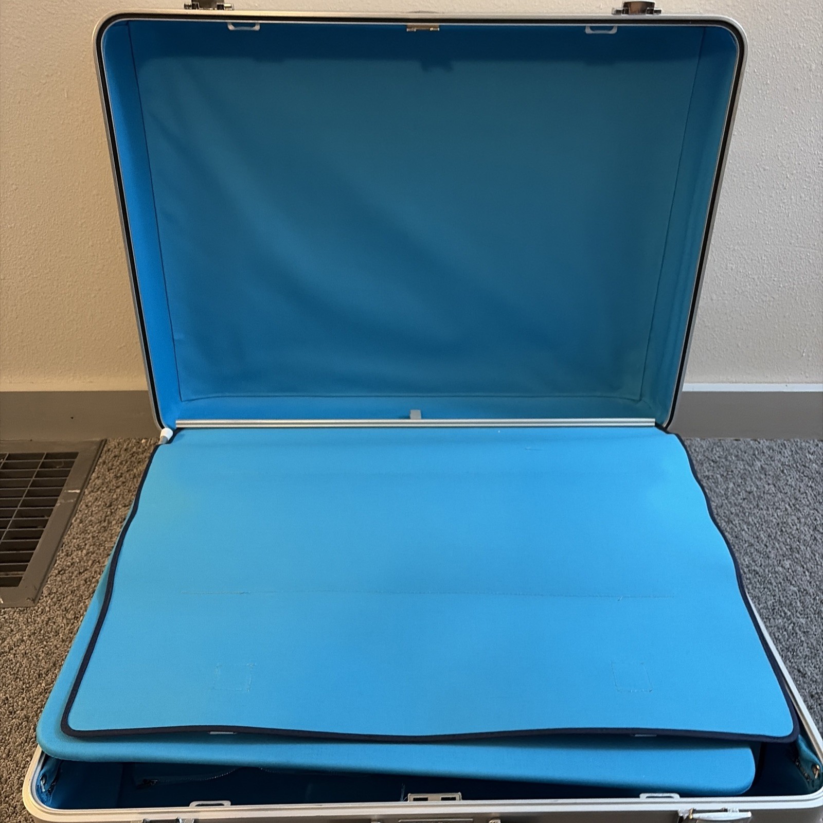 Vintage Zero Halliburton Aluminum Case 24x18x8 Large Combo Briefcase Suitcase