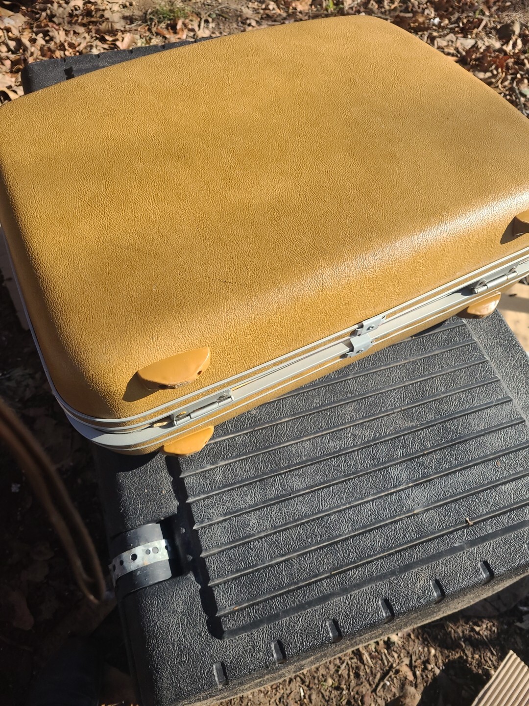 Vintage Medium Samsonite Silhouette Luggage Suitcase Hard Shell W/ Key