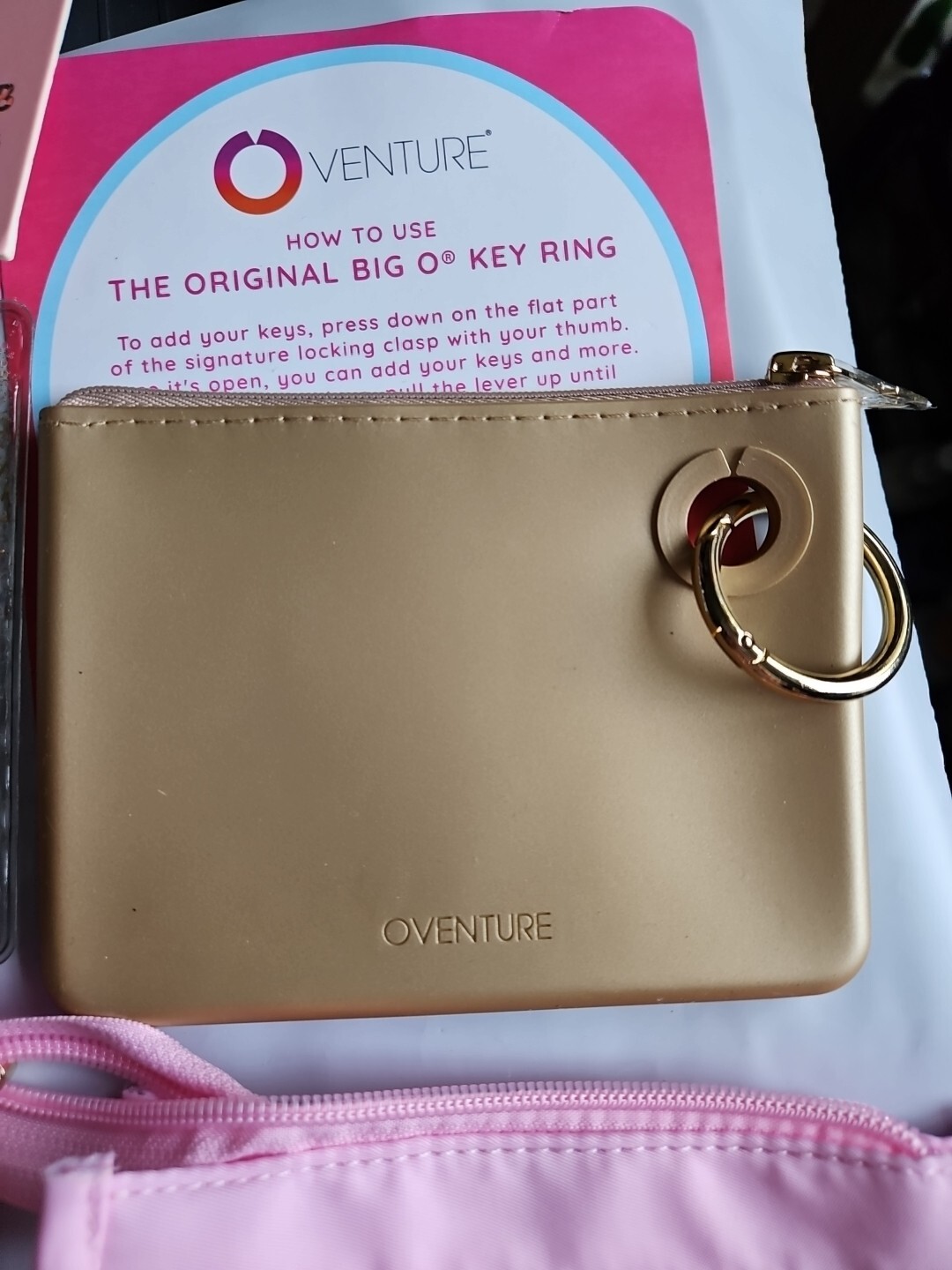 Cute 4pc Travel Set – Venture O-Ring Wallet, 2 Bando Luggage Tags & Cosmetic Bag
