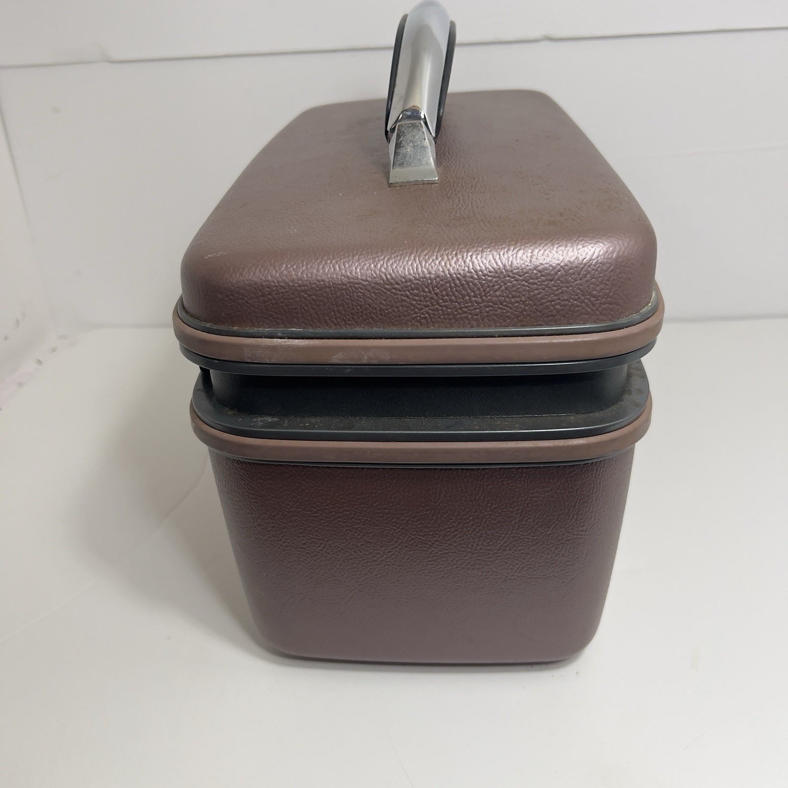 Samsonite Silhouette 4 Cosmetic Train Case Burgundy 1987 Made in USA with Keys