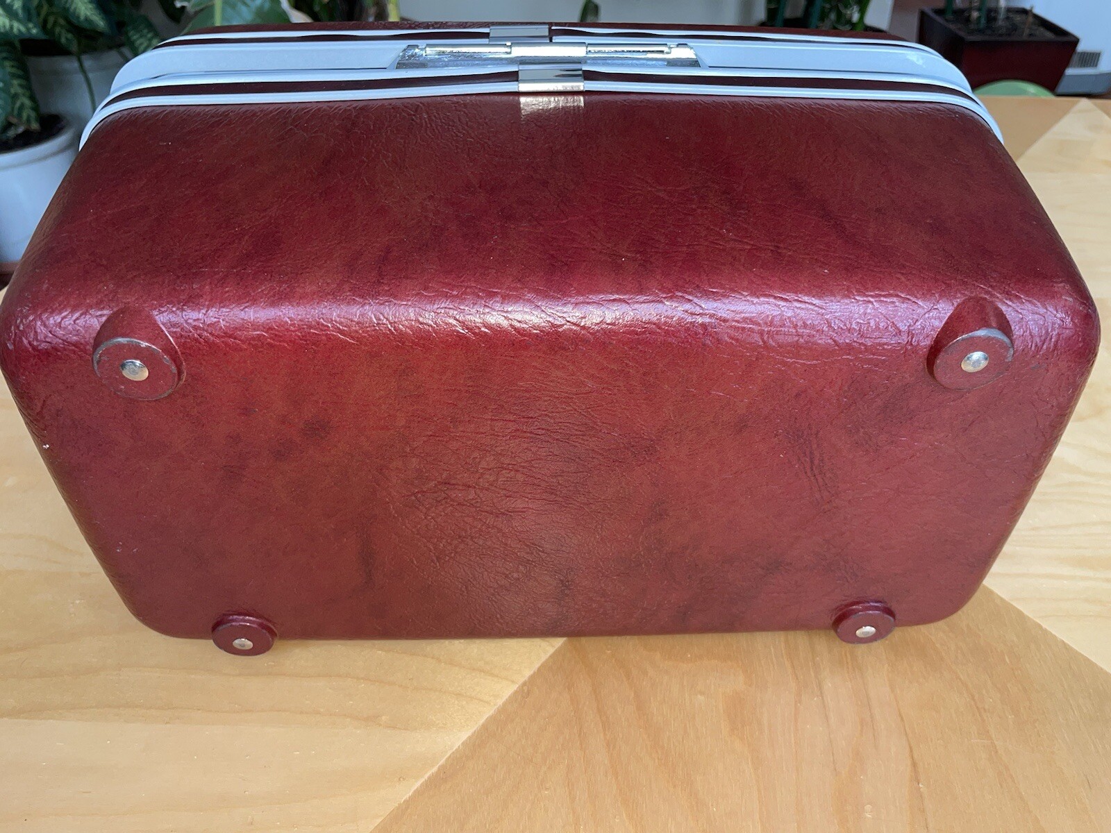 VTG Samsonite Burgandy Maroon Train Hard Makeup Case with Mirror 2 Keys + Tag