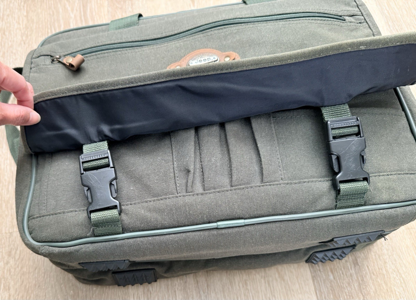 Jeep 90’s Vintage Travel Equipment Line Laptop/Trip Bag Carry Case Army Green