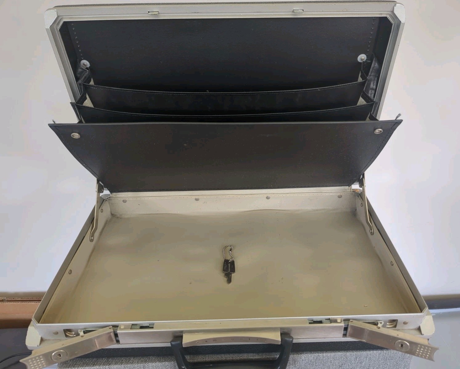 Vintage Samsonite Slim Hard Shell Black Briefcase 1960s–1970s With Key