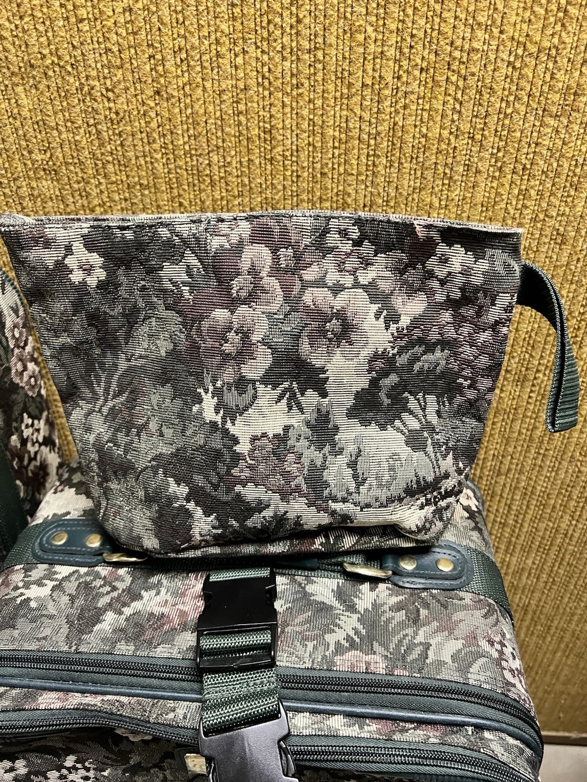 Destinations Vintage 4 Piece Floral Tapestry Luggage Set