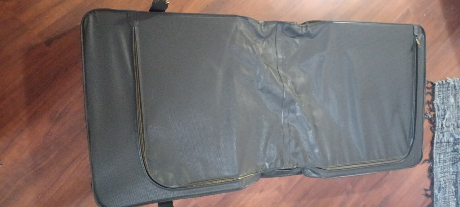 Mid Century Lady Baltimore Blue Luggage garment bag￼ 24”x22”x10” No Key
