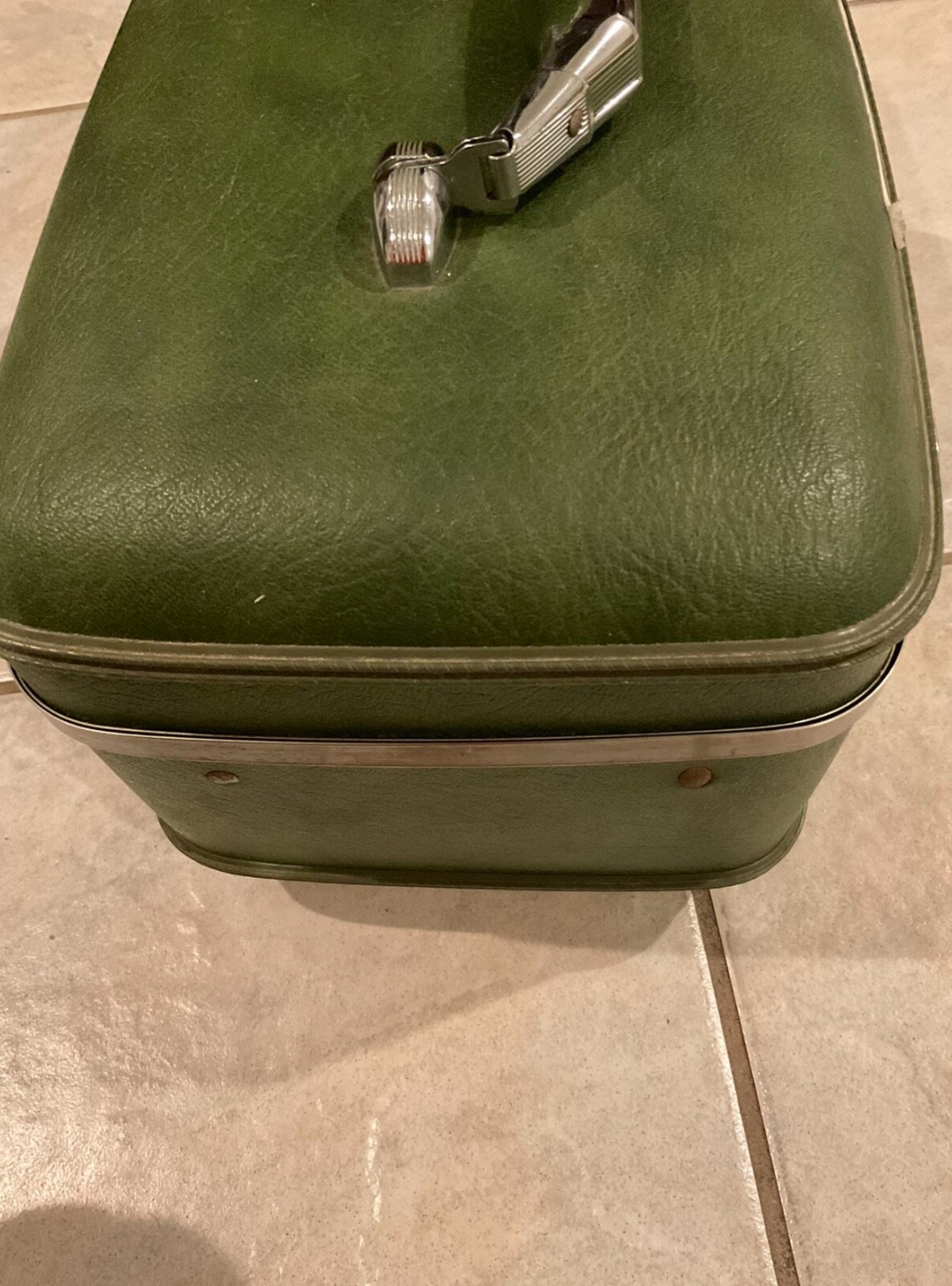 VTG 1970s ESCORT American Luggage Vanity Train Case Avocado Green-read below
