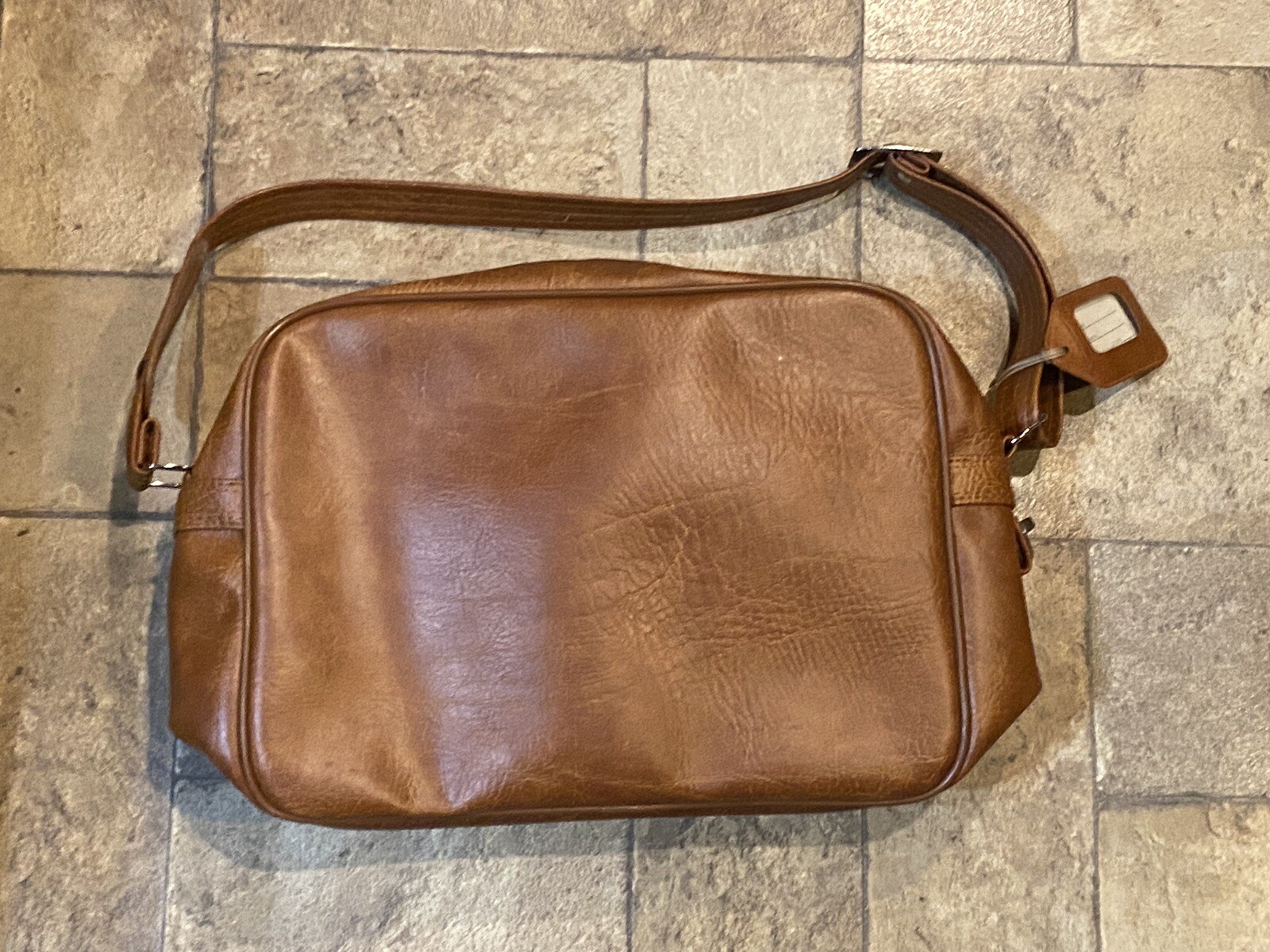 Vintage World Traveler Luggage 20″ Carry On Bag Leather