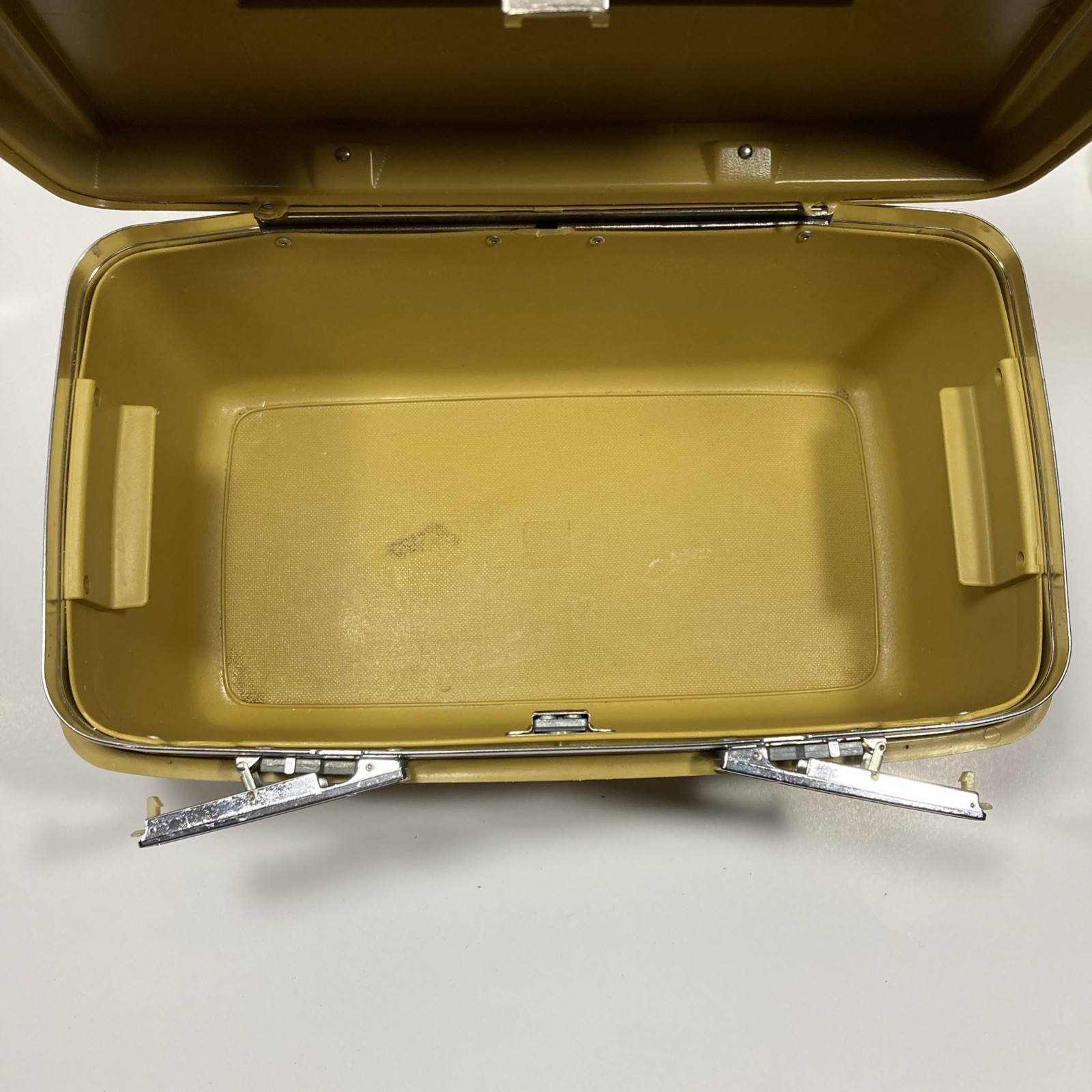 Vintage Yellow Royal Traveler Train Case Carry-On Luggage With Key And Tray